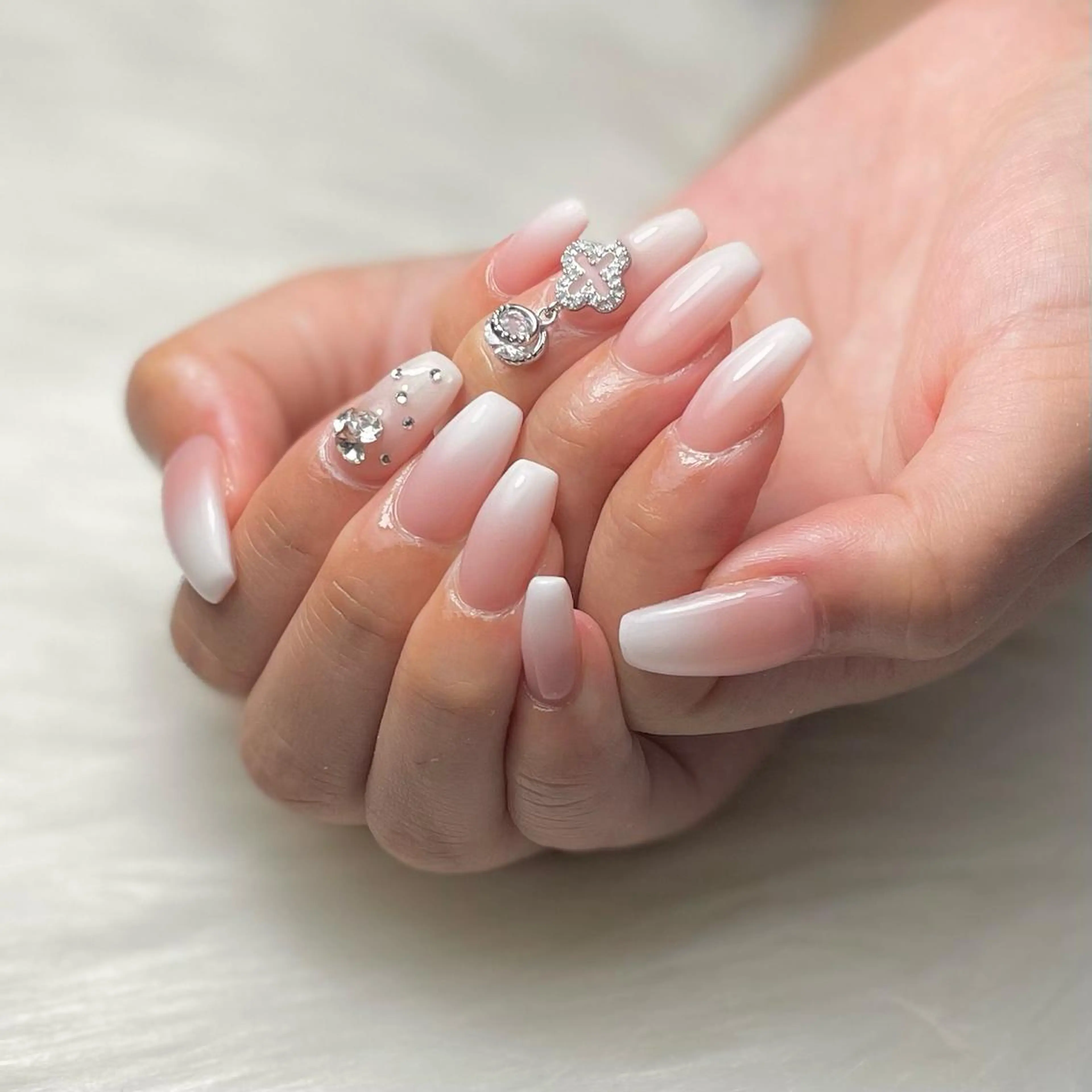 セミロング ハンドネイル nail salon ROSA  Aのネイルデザイン