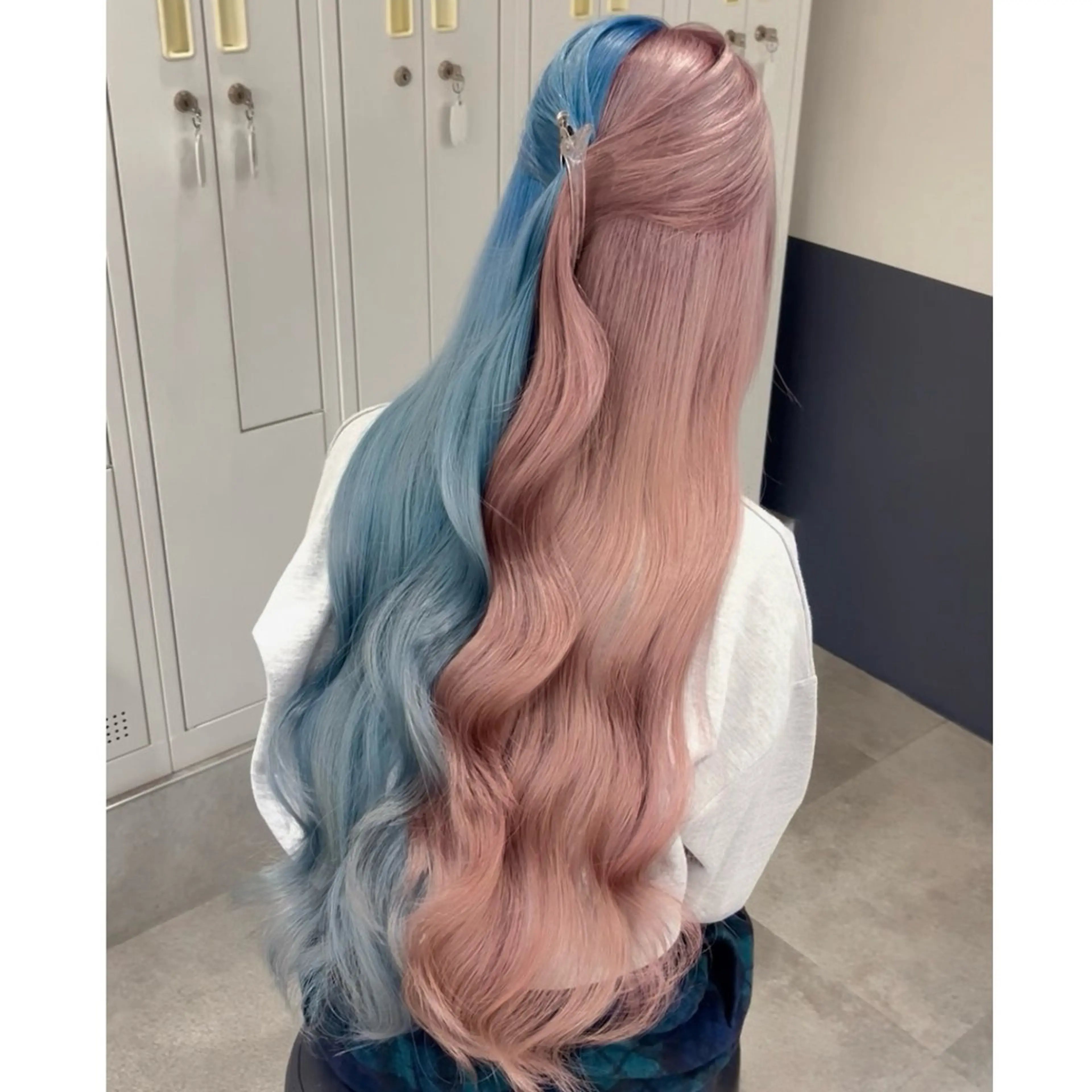 ロング ツートーンカラー ロング ヘアカラー トリートメント EMMA🤍 CIERA.心斎橋のヘアスタイル