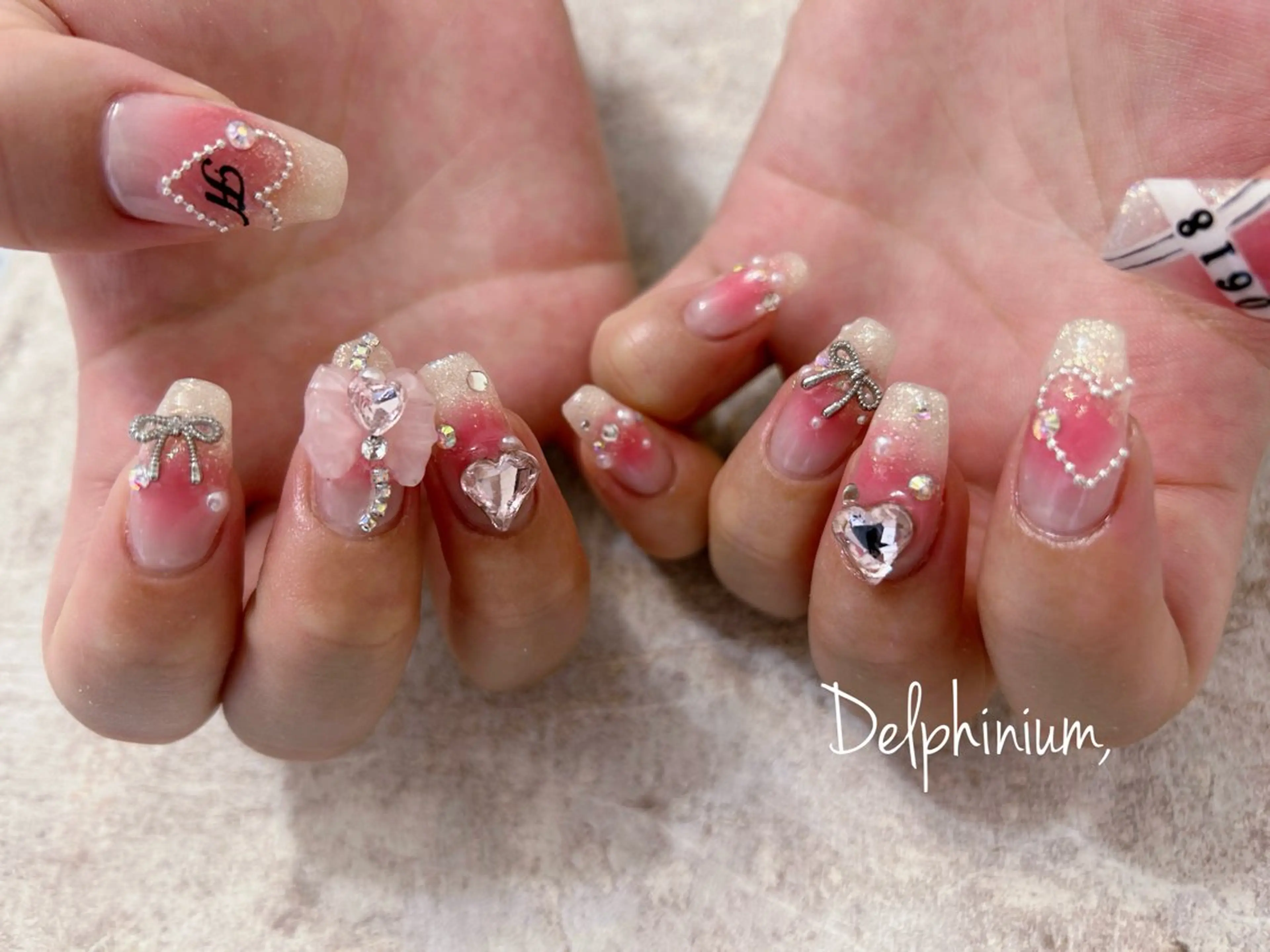 ネイル チークネイル ラメ(グリッター) ピンク ストーンネイル ハンドネイル 岡本 友恵のネイルデザイン