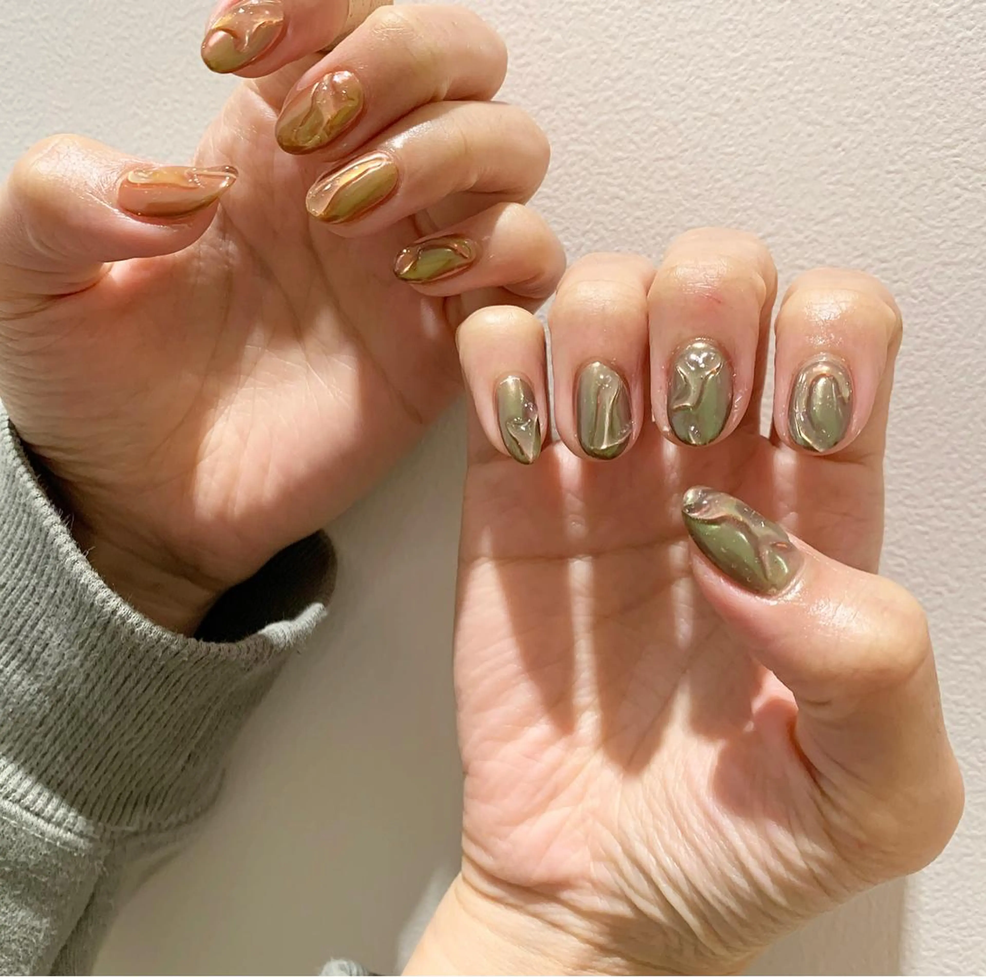 ネイル オーロラネイル ブラウン ハンドネイル 佐藤 穂乃香のネイルデザイン