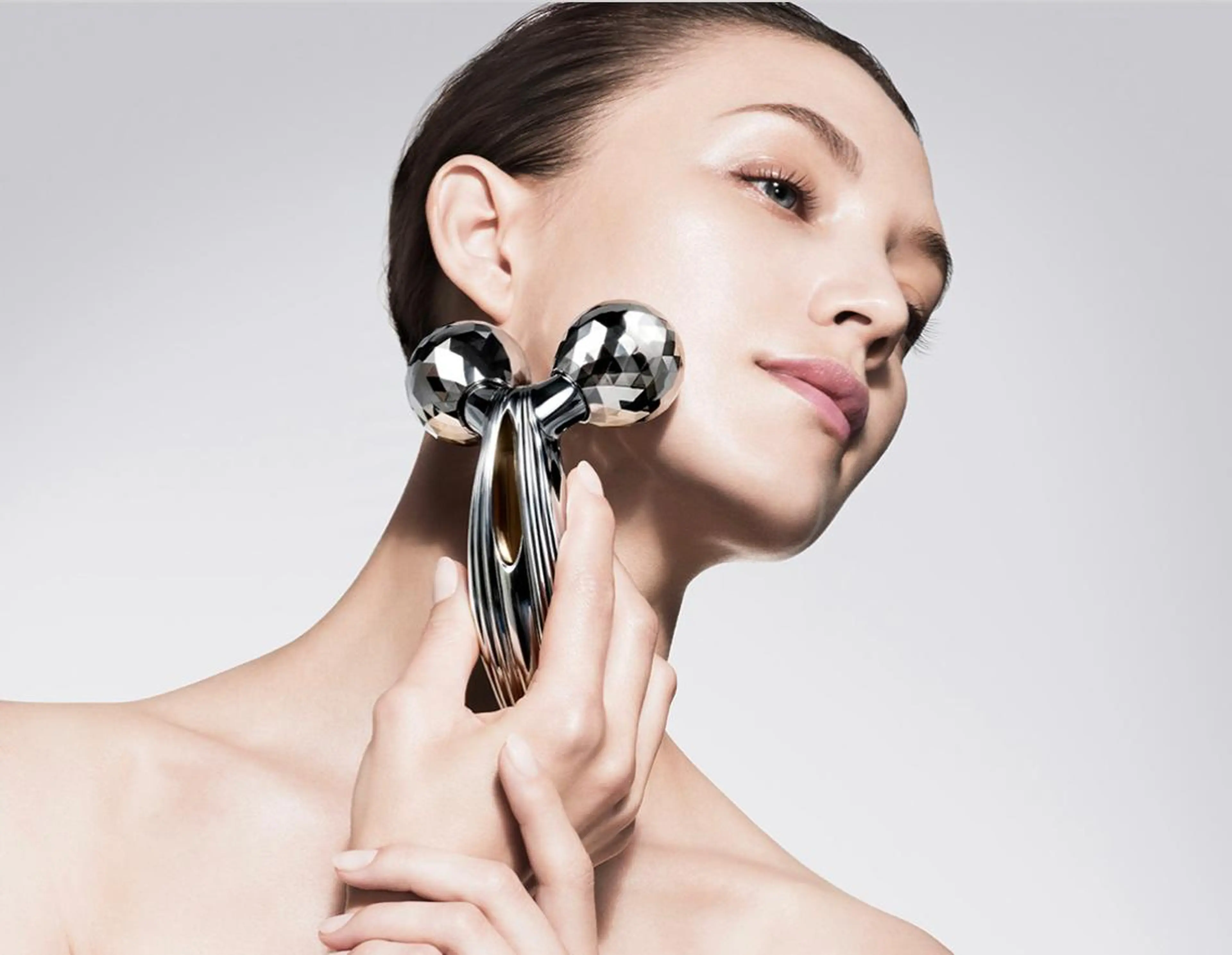 ミディアム カラー カット ヘアカラー トリートメント ツヤ髪になりたい方へ 🩷柴田知亜希のヘアスタイル