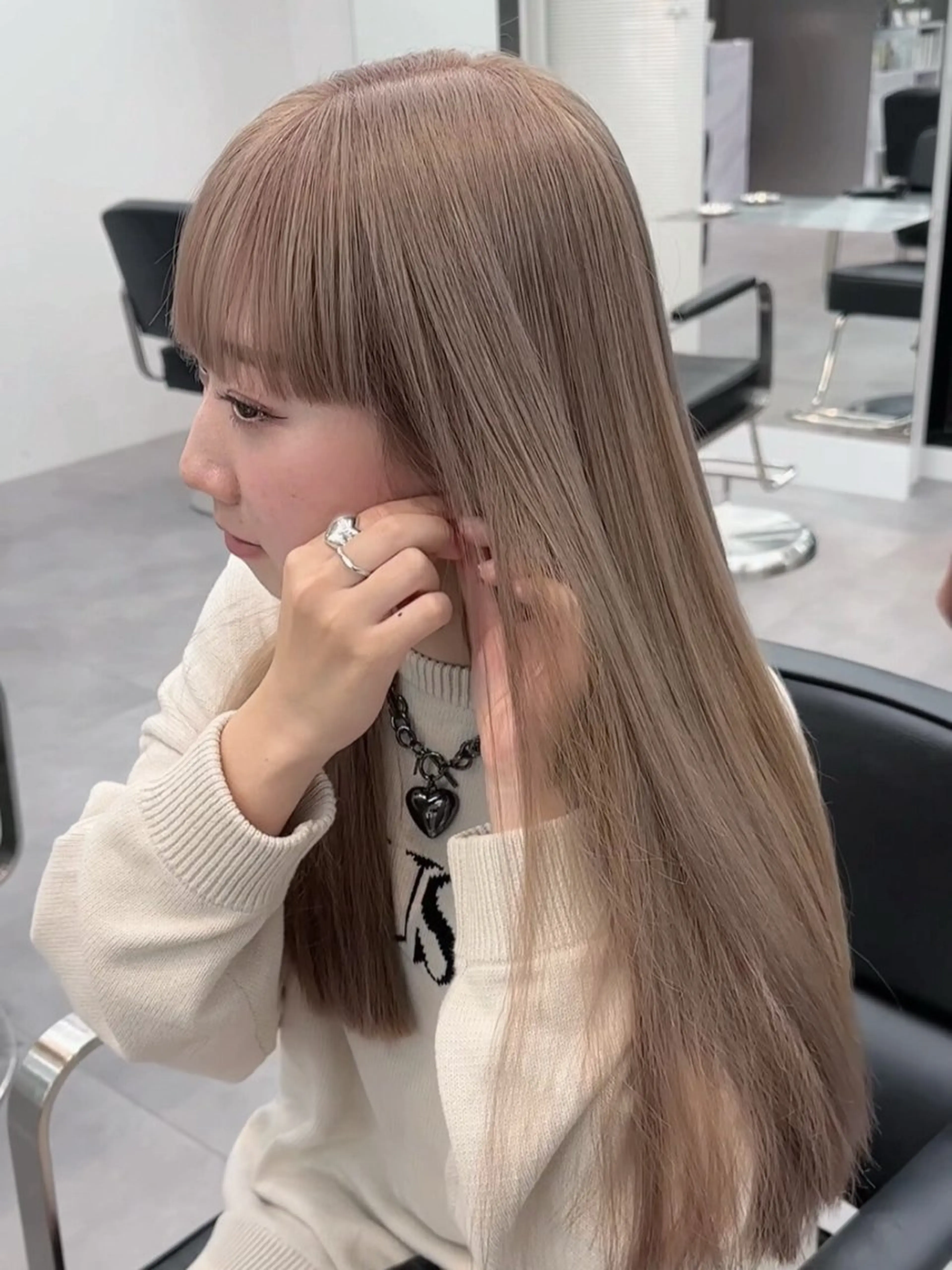 ロング カラー ベージュカラー ミルクティーベージュ ヘアカラー 縮毛矯正/ mikaのヘアスタイル
