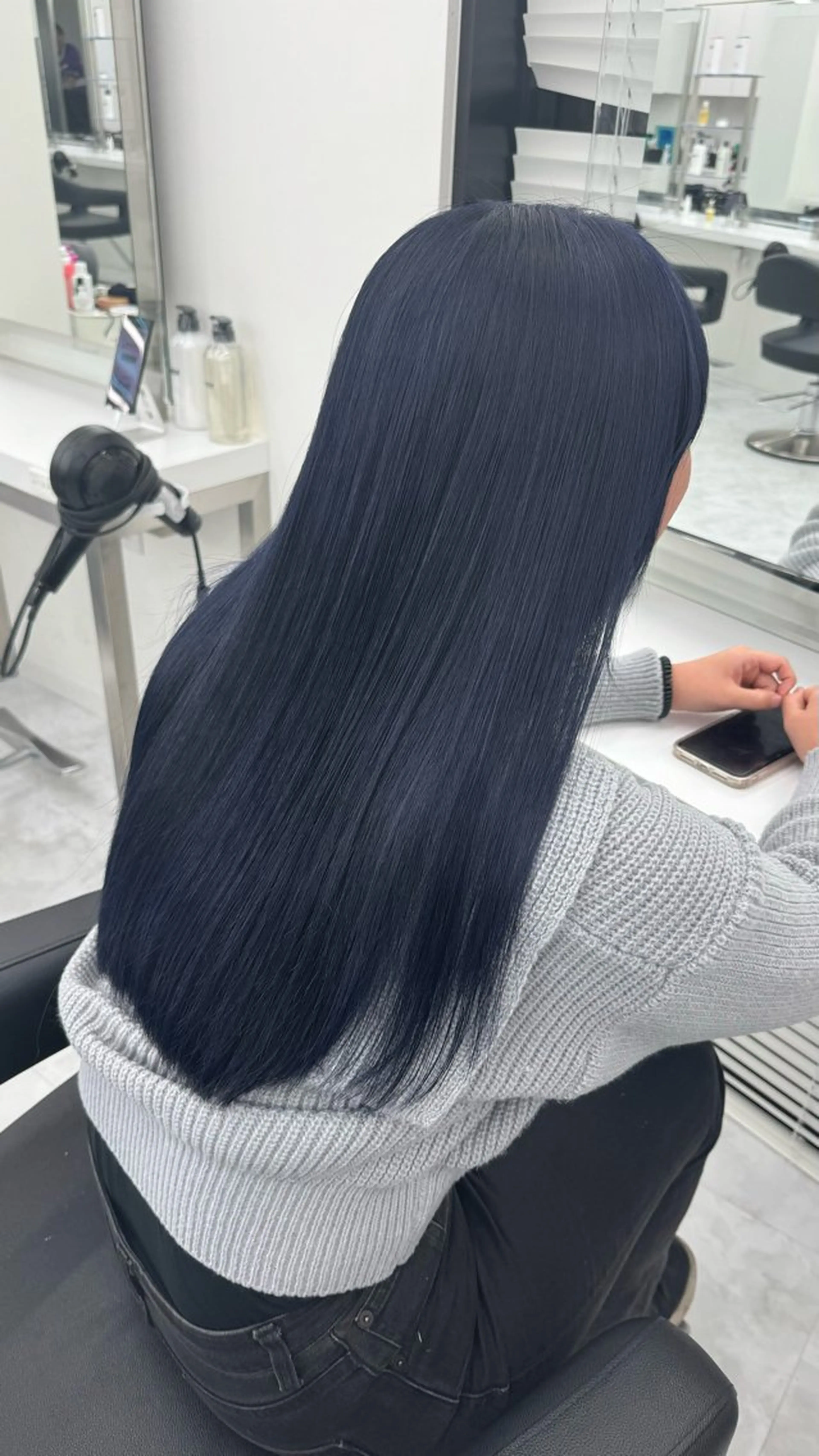 ロング カラー niina🖤 透明感×レイヤーのヘアスタイル