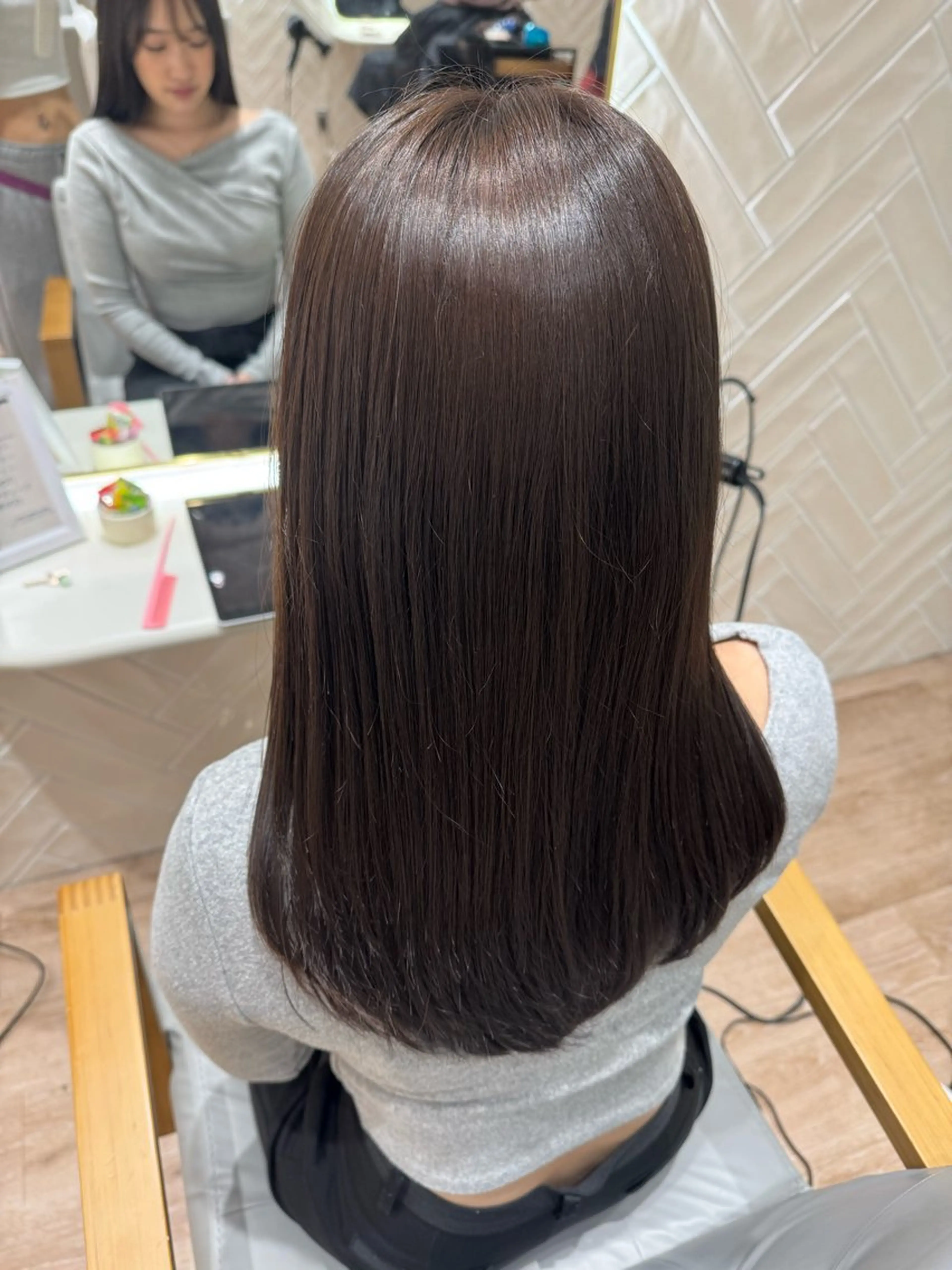 セミロング カラー ベージュカラー オリーブベージュ 髪質改善 縮毛矯正 ヘアカラー トリートメント 河添 麗菜のヘアスタイル