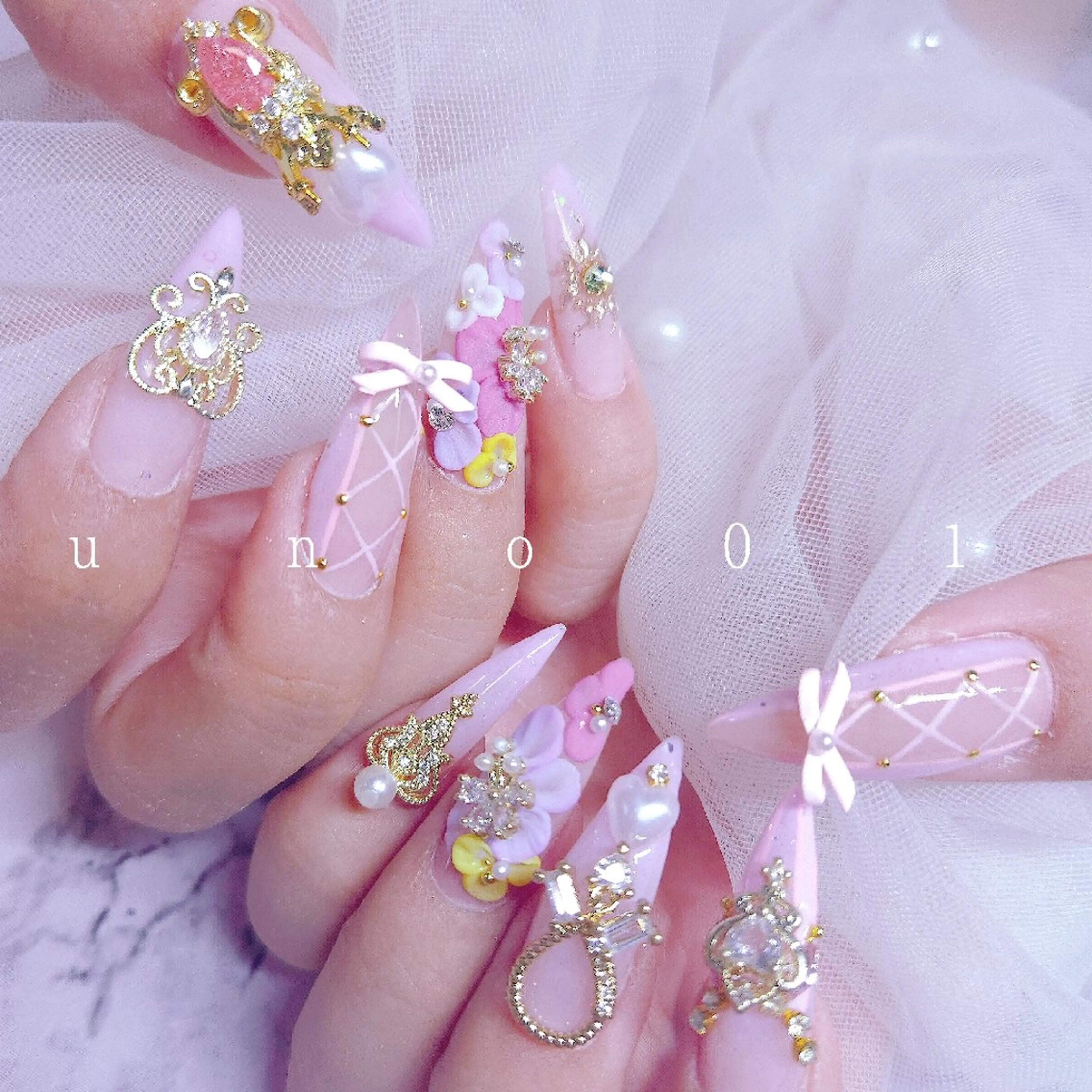 ネイル アートネイル ミディアムネイル ハンドネイル 梅田🦄中崎町🩵 u n o 0 1のネイルデザイン