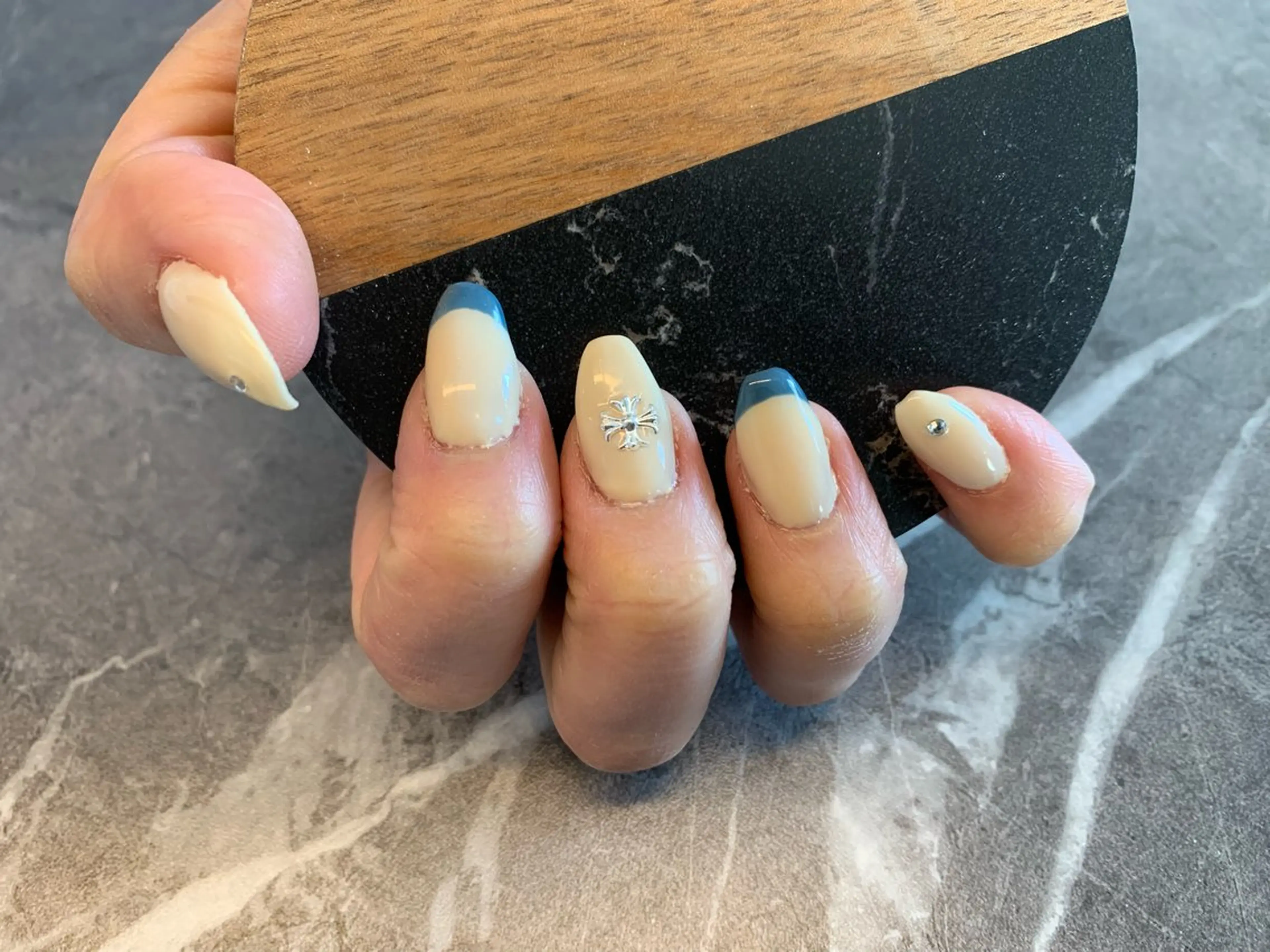 ネイル 長さ出し ネイルチップ 芳賀 暦美のネイルデザイン