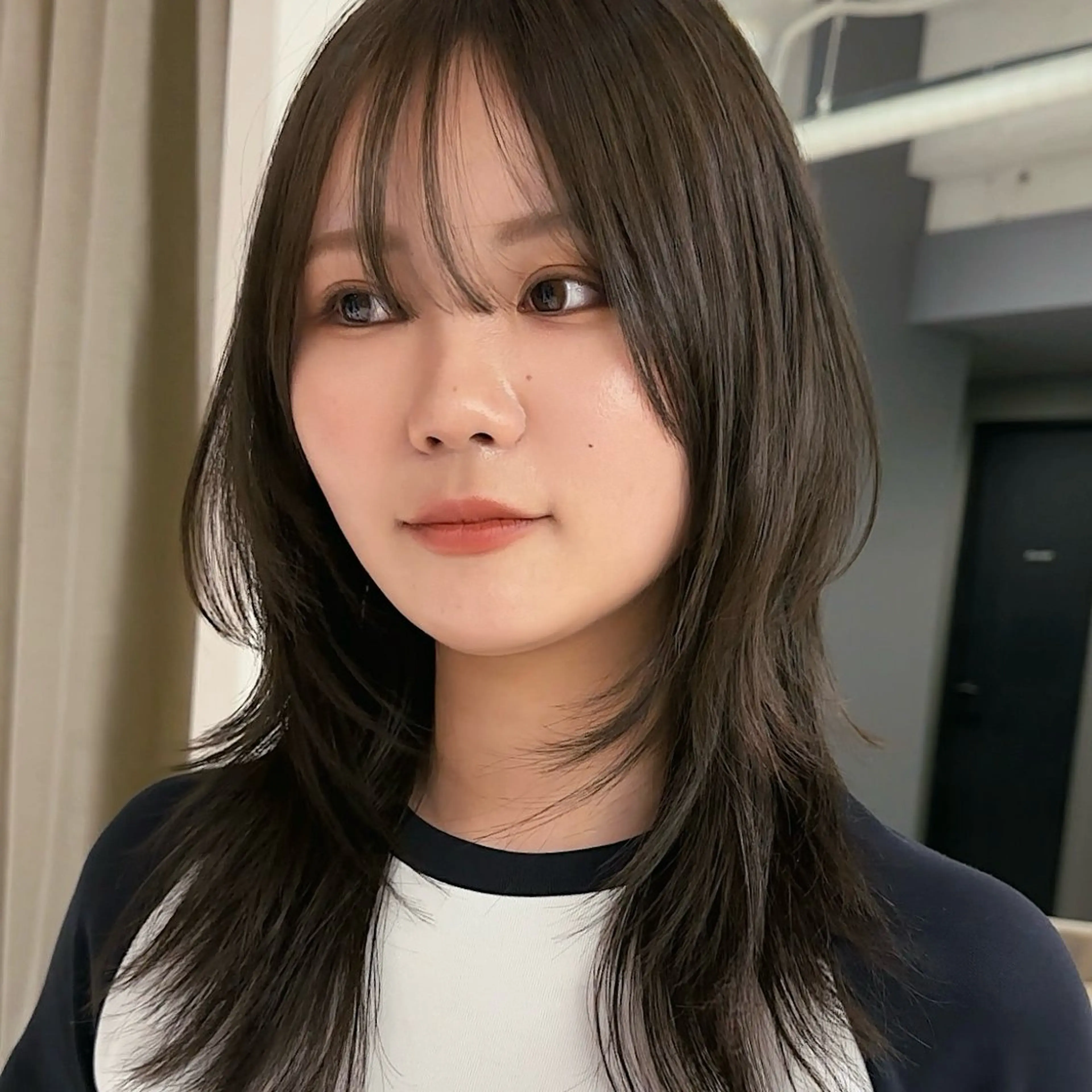 ミディアム 岸本 理希のヘアスタイル