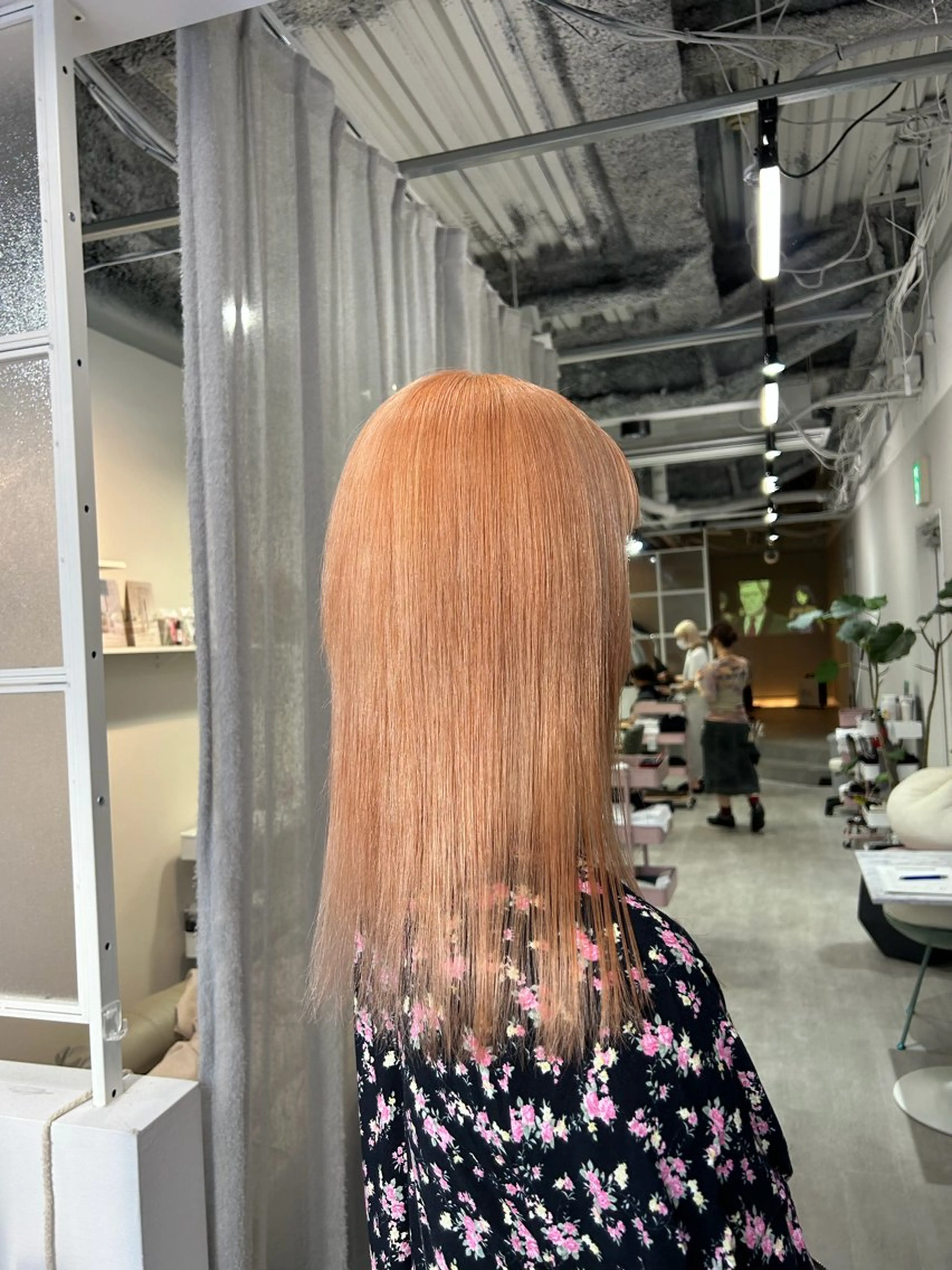 セミロング カラー ハイトーンカラー オレンジ ヘアカラー トリートメント 🍿川越torie MIREI🍿のヘアスタイル