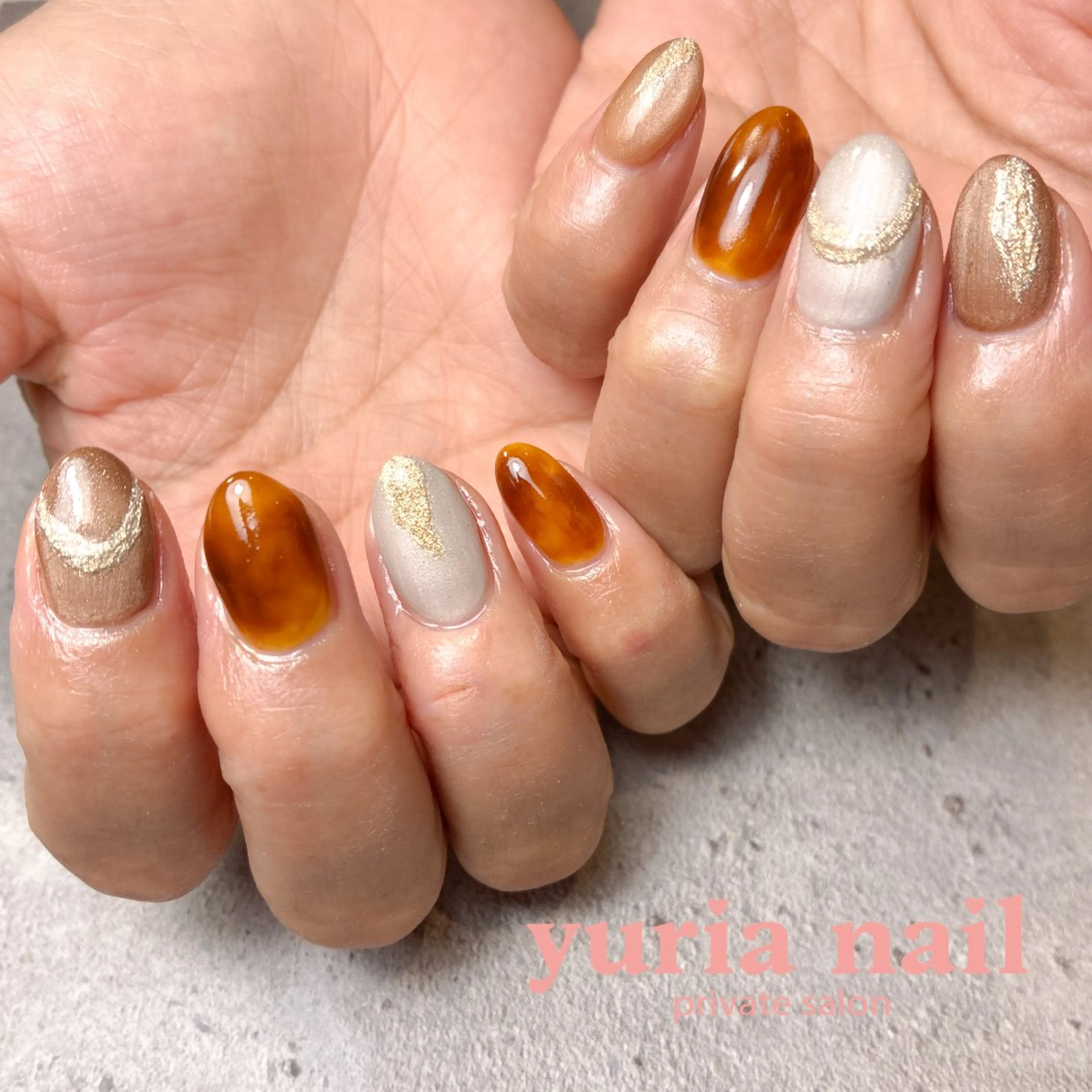 ネイル アートネイル べっ甲ネイル ブラウン ジェルネイル ゴールド ハンドネイル 小林 ゆりあのネイルデザイン