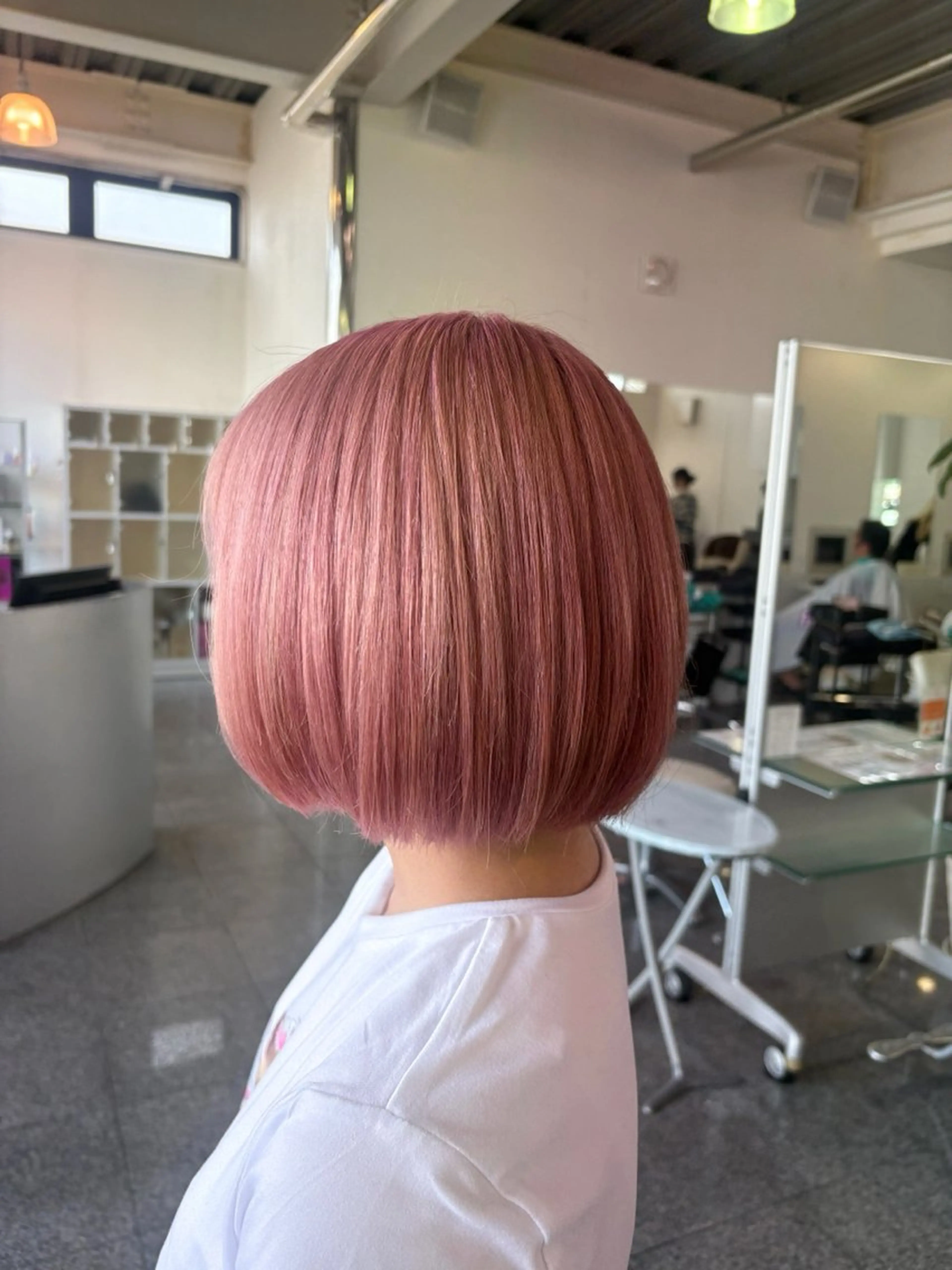 ショート カラー ブリーチ ピンクカラー カット ヘアカラー トリートメント ハイトーン/ブリーチ 🤍足立里湖のヘアスタイル