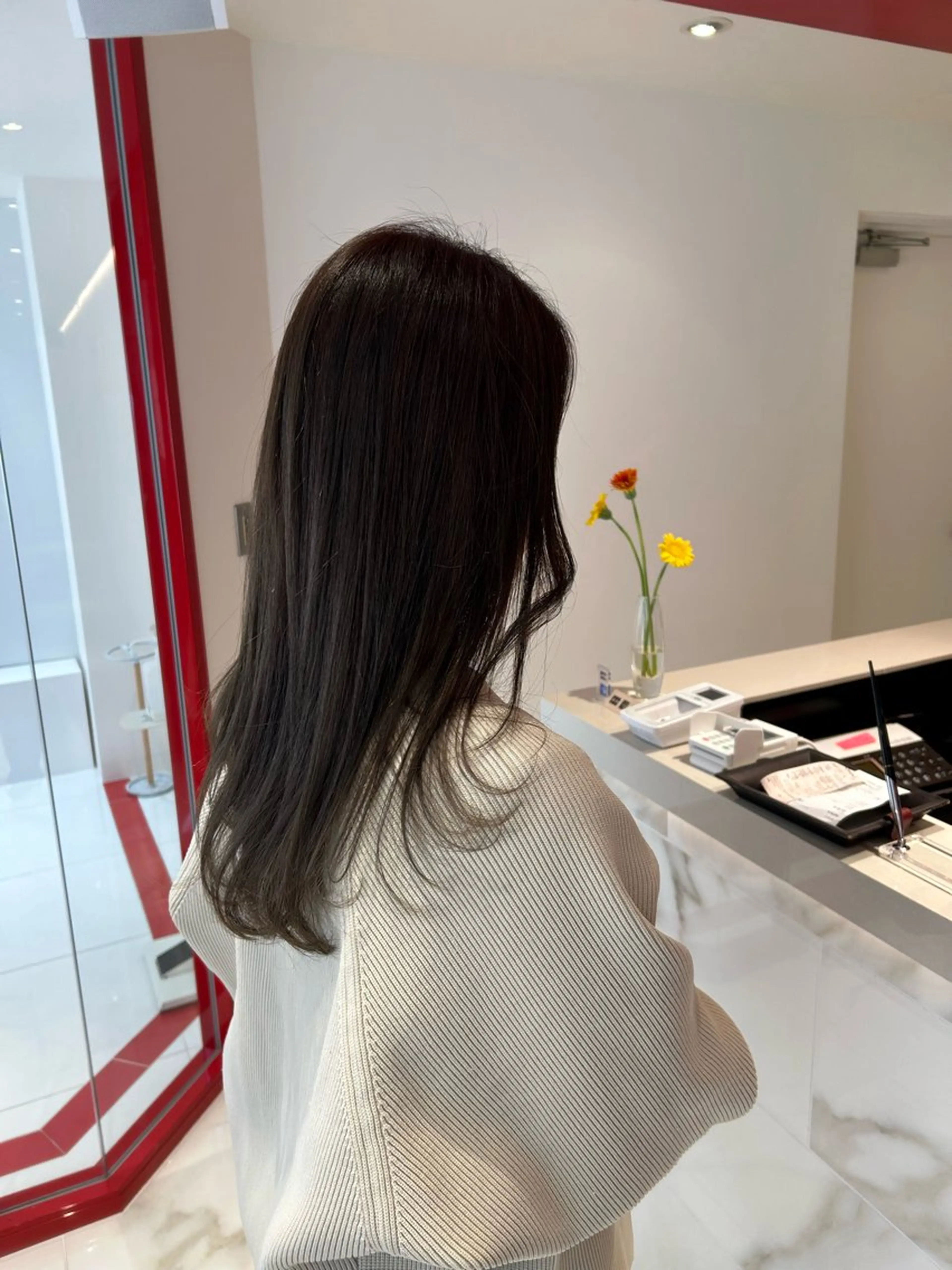カラー TOIRO所属・山本 麗のヘアスタイル