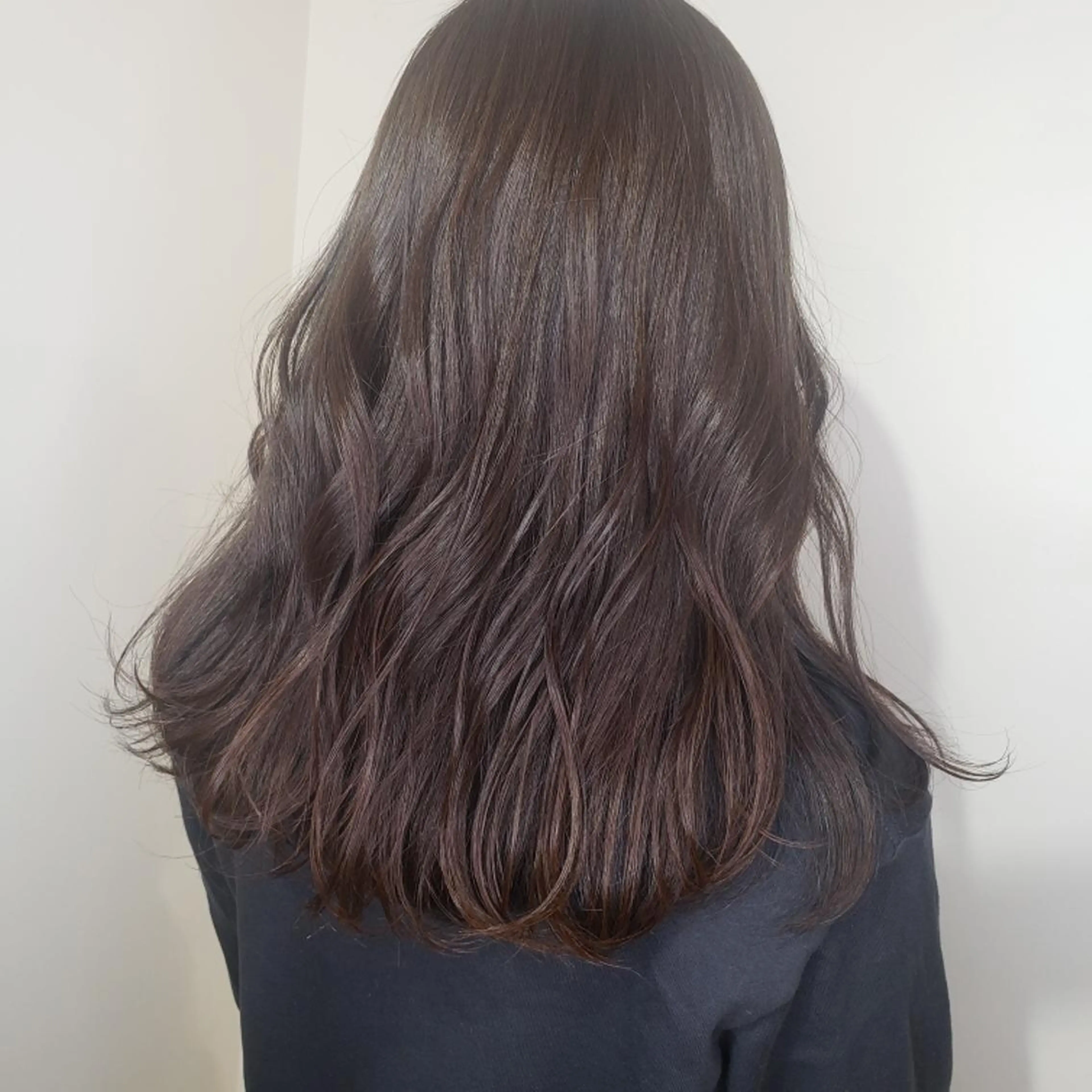 セミロング アッシュ カット ヘアカラー トリートメント 🇰🇷透明感×ハイ トーン🌟tomoのヘアスタイル