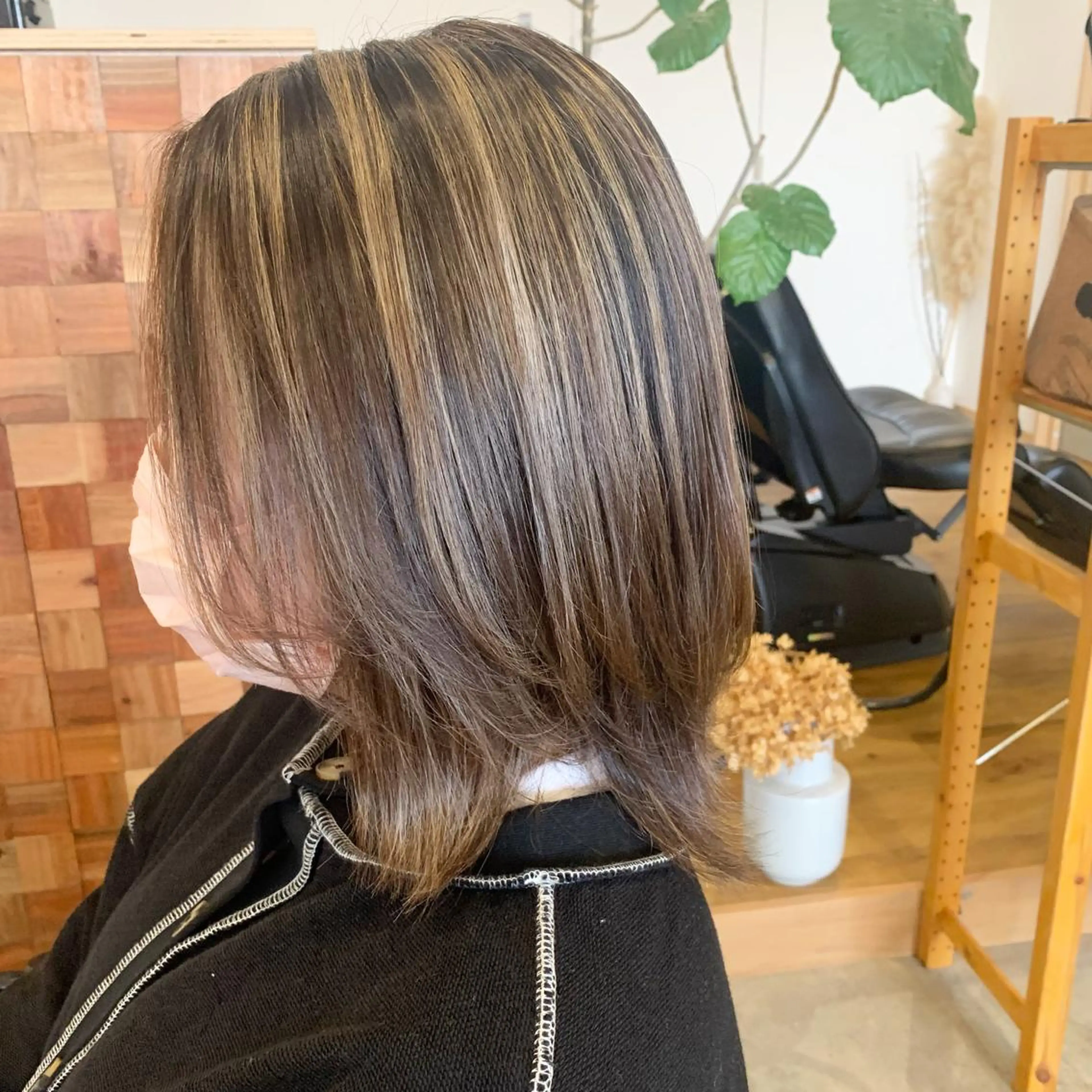 ミディアム ハイライト レイヤーカット コウノス マサコのヘアスタイル