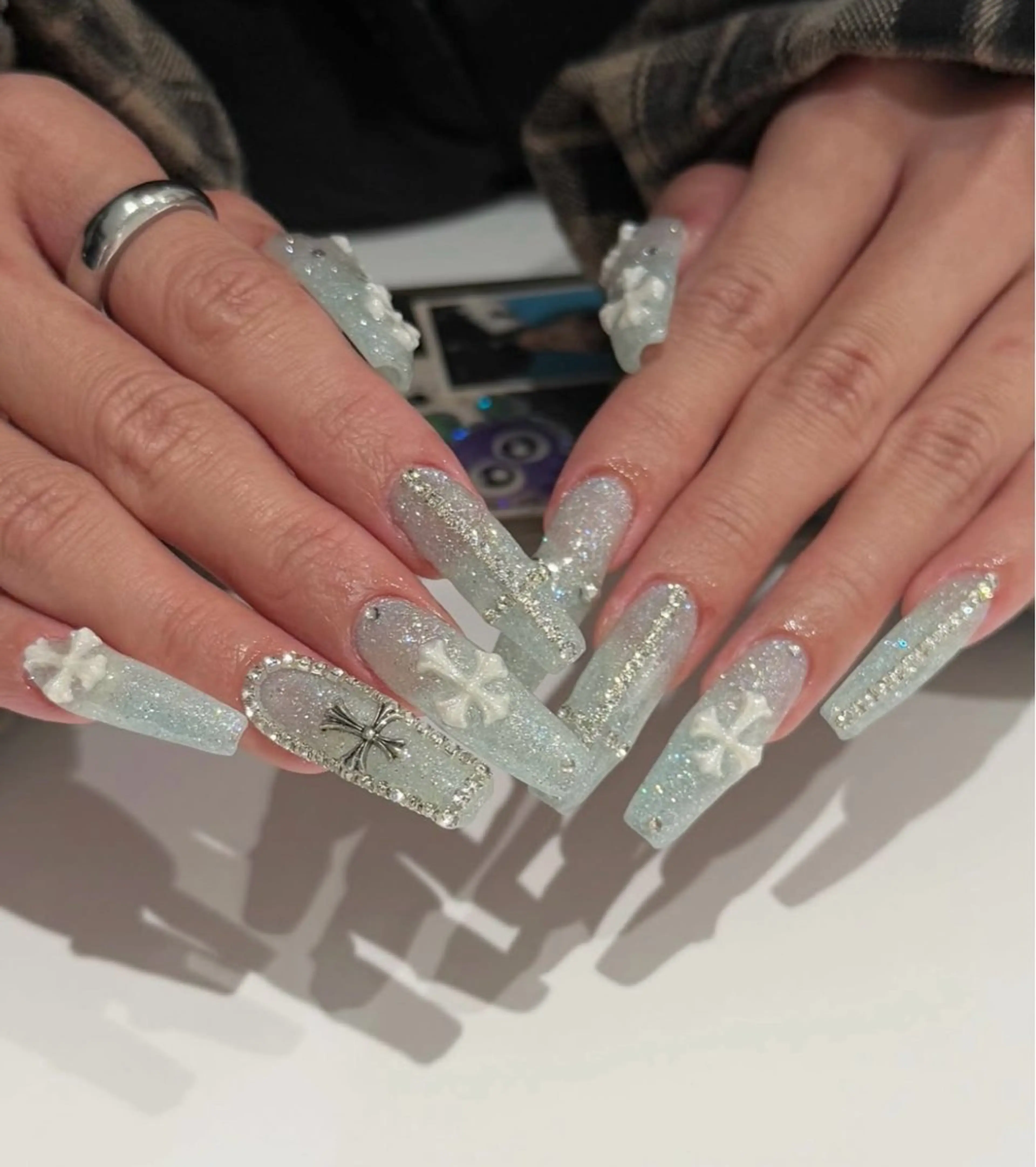 ネイル ブルー グラデーション ラメ(グリッター) リボン ストーンネイル ハンドネイル BERA NAILSのネイルデザイン