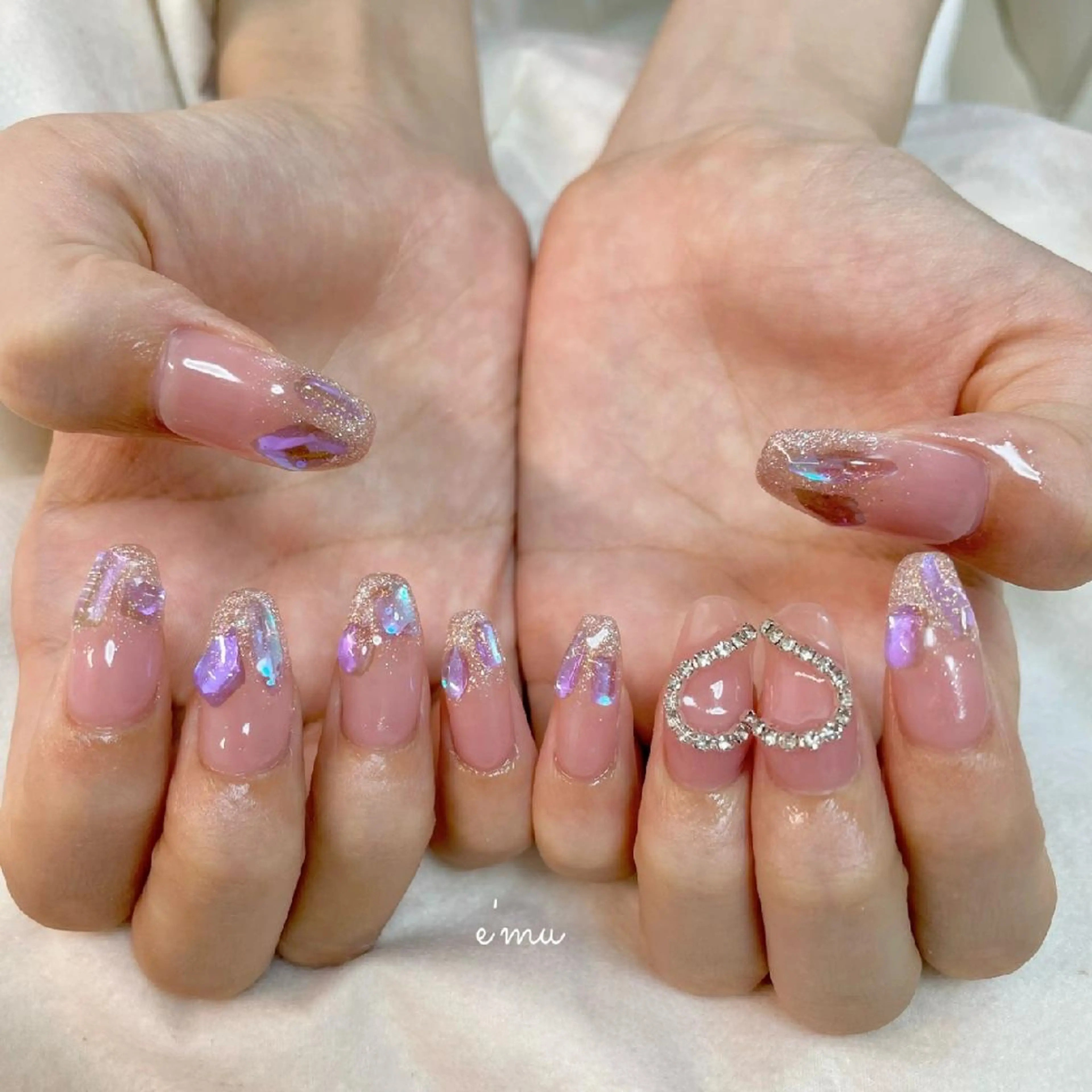 ネイル オーロラネイル キラキラネイル 韓国ネイル nail salon e'mu💐のネイルデザイン