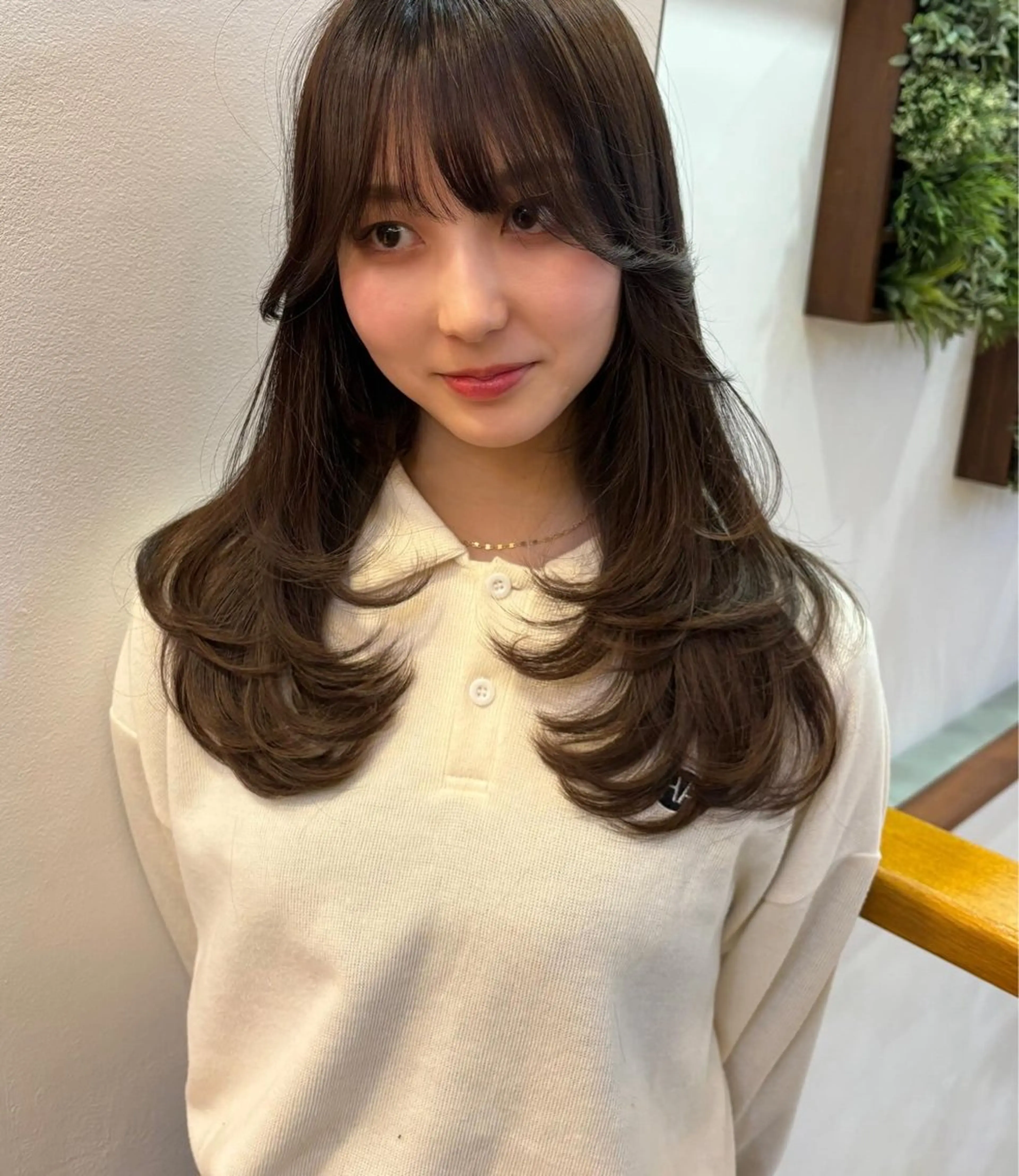 セミロング カラー ベージュカラー オリーブベージュ レイヤーカット カット ヘアカラー トリートメント レイヤーカット /透明感/千葉怜寿のヘアスタイル