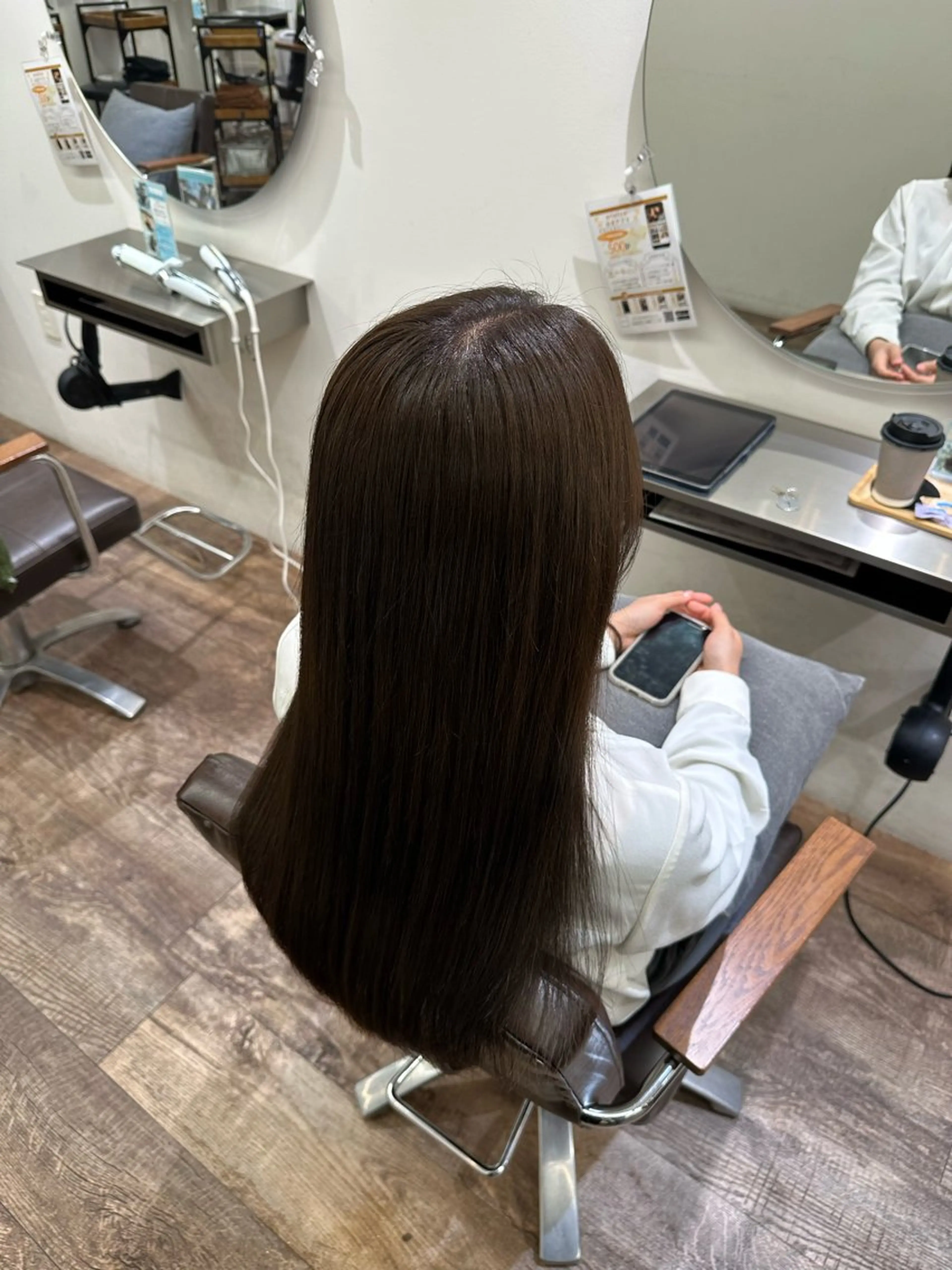 ロング カラー グレージュ ロング 髪質改善 elena by artefice所属・塩貝 幸音のヘアスタイル