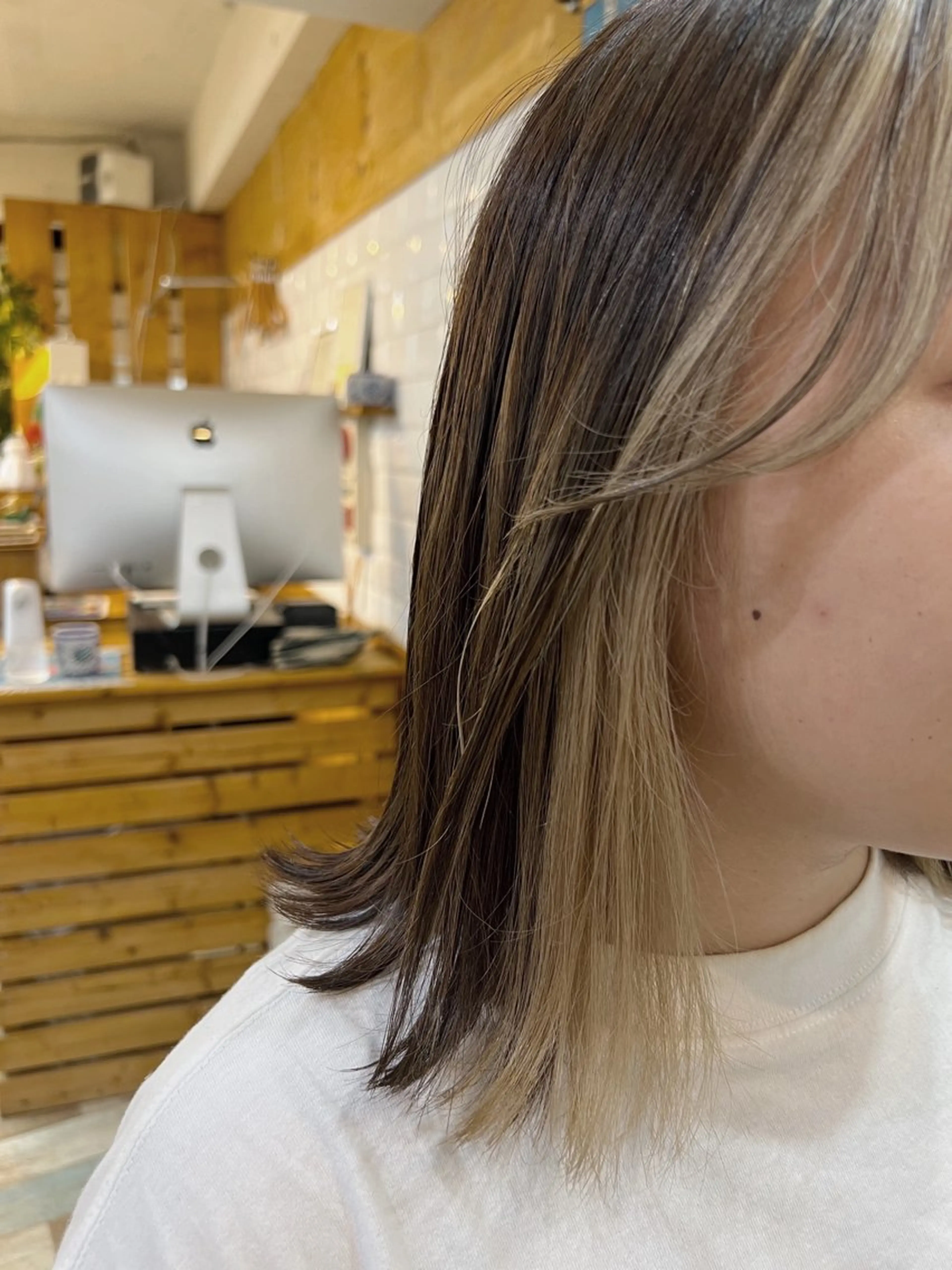 ミディアム カラー ベージュカラー イヤリングカラー カット ヘアカラー トリートメント KANA/ボブ/ インナーカラー/艶髪のヘアスタイル