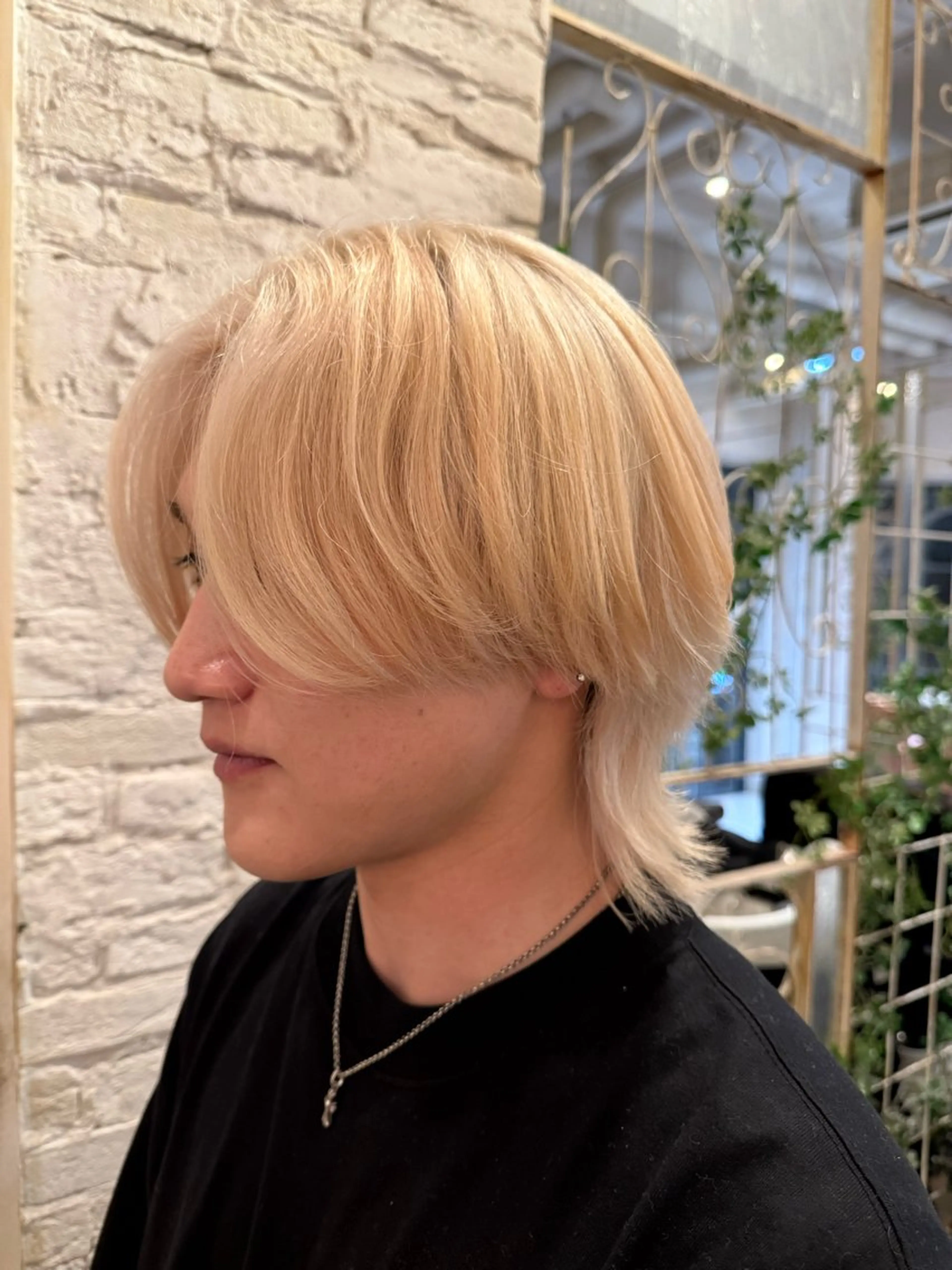 カラー メンズ ブロンド ホワイトブロンド 美濃 咲穂のヘアスタイル