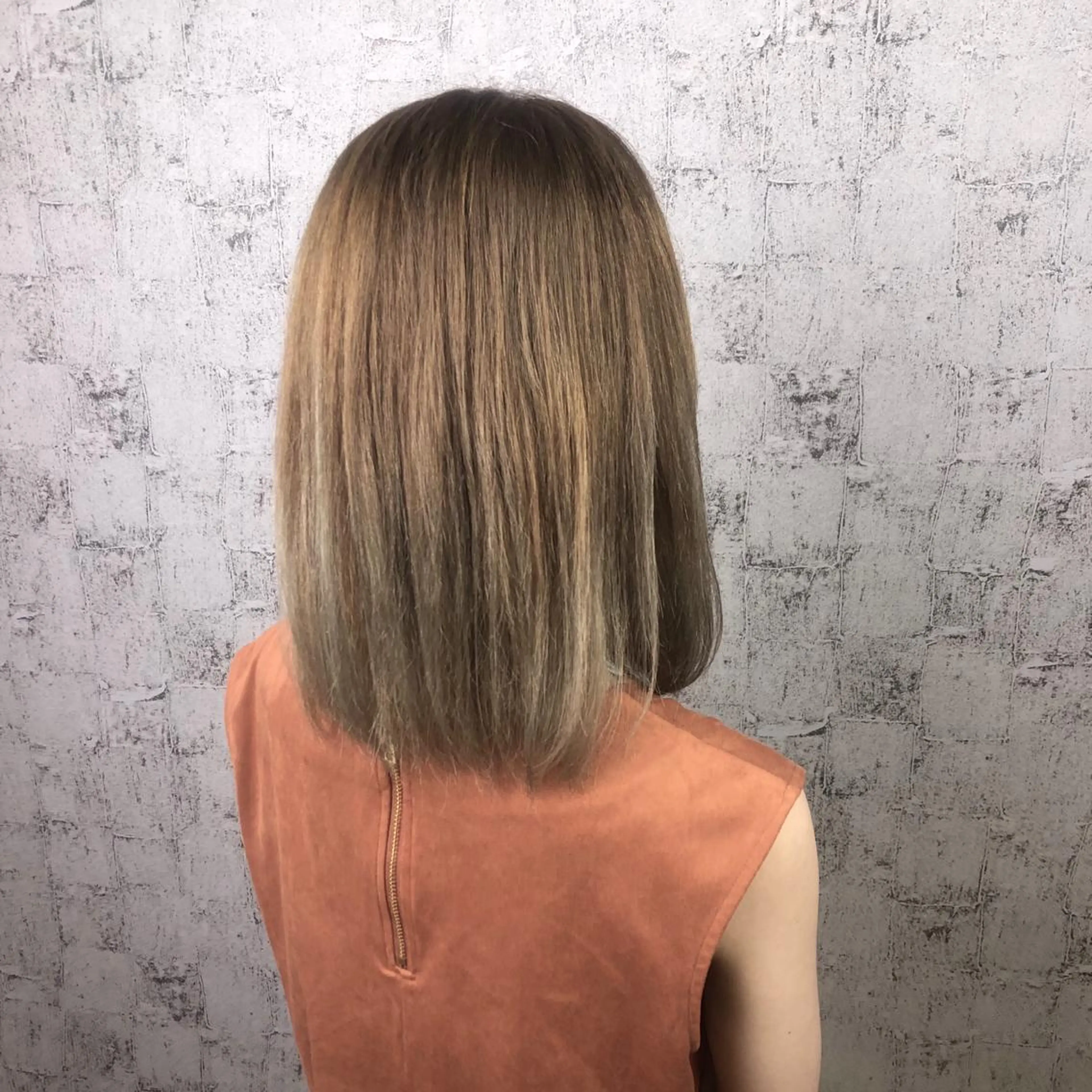 ミディアム カラー ベージュカラー デザインカラー ダブルカラー ミルクティーベージュ カット トリートメント 小顔レイヤー/ ベージュ🤍Rieのヘアスタイル