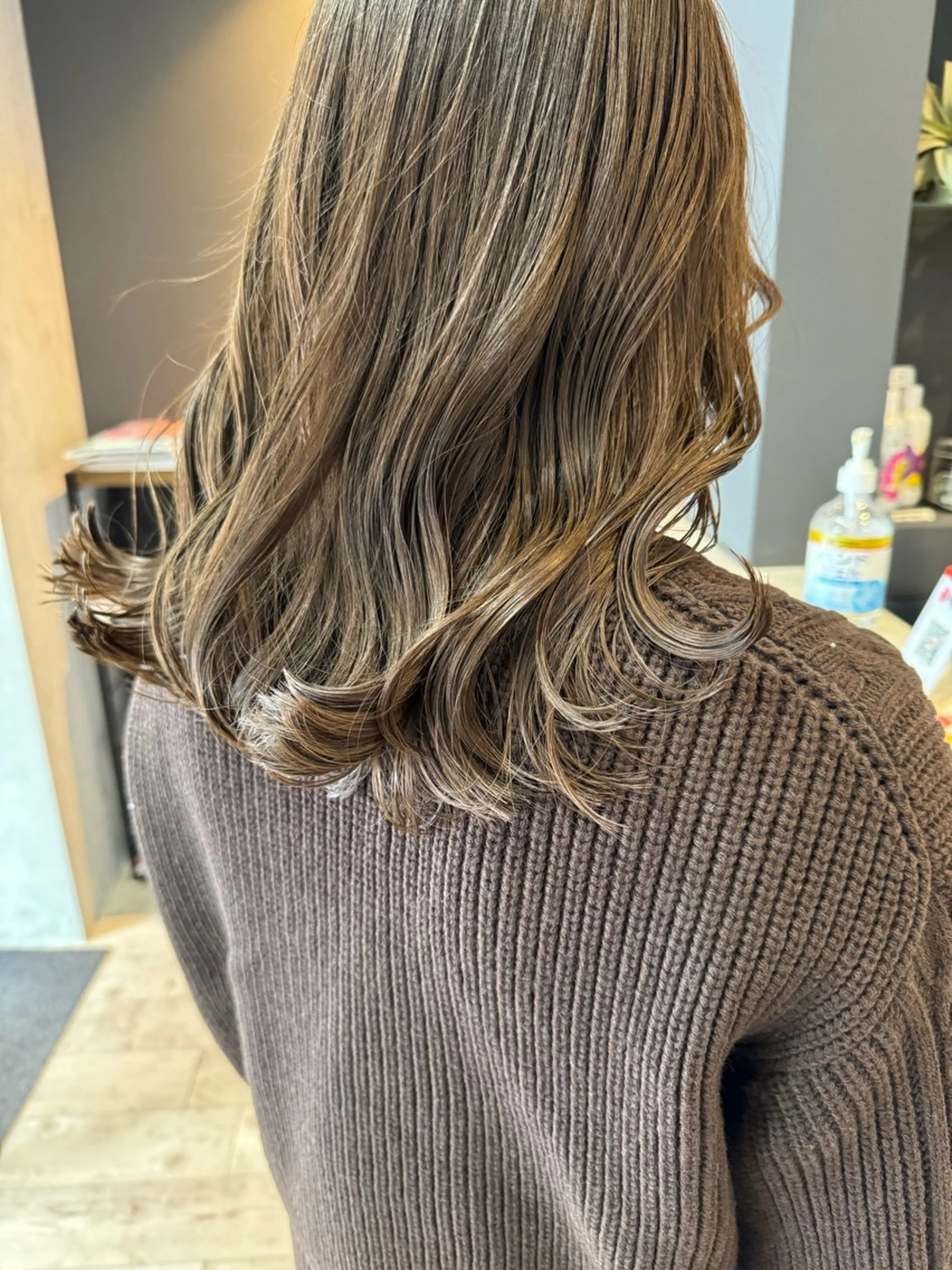 ミディアム カラー ブリーチ ブリーチなしカラー カット ヘアカラー トリートメント ワタナベ テルマサのヘアスタイル