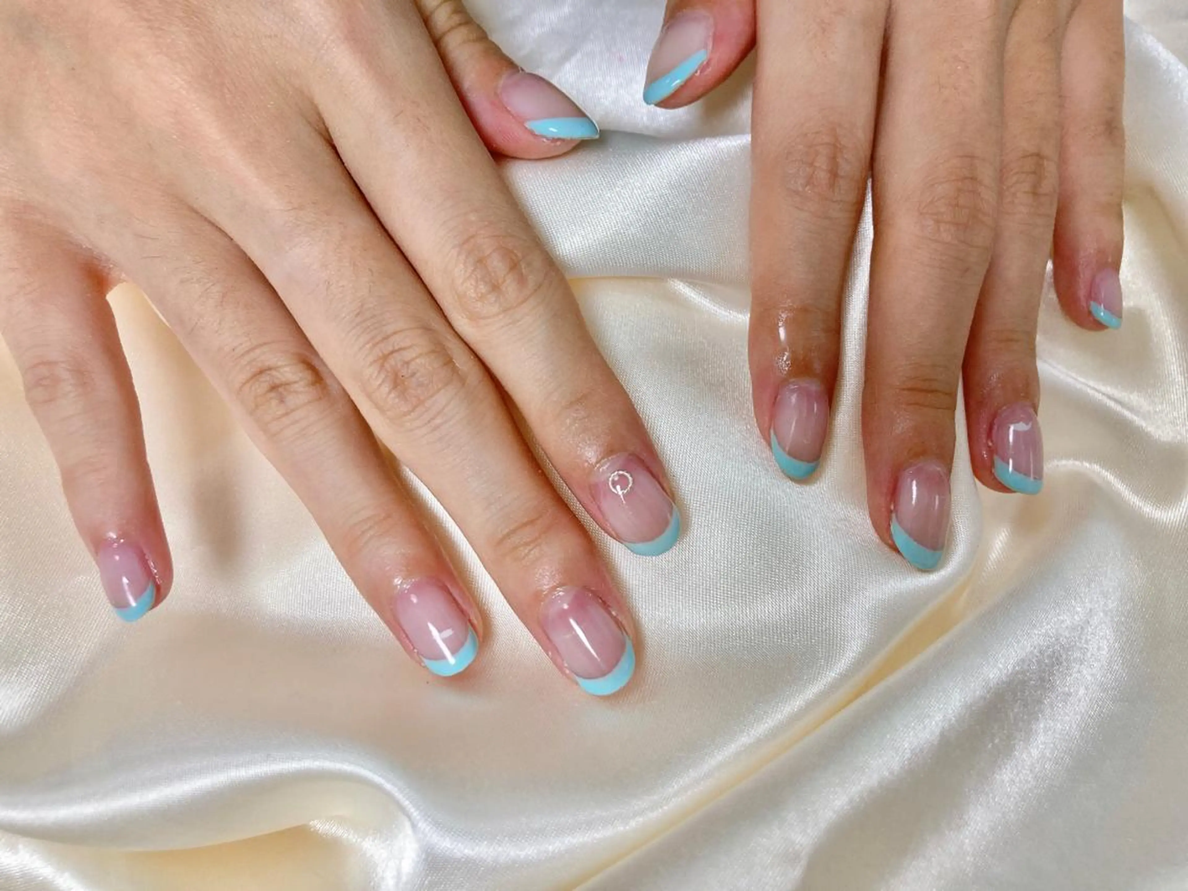 ネイル フレンチネイル 水色 mogunail &blowのネイルデザイン