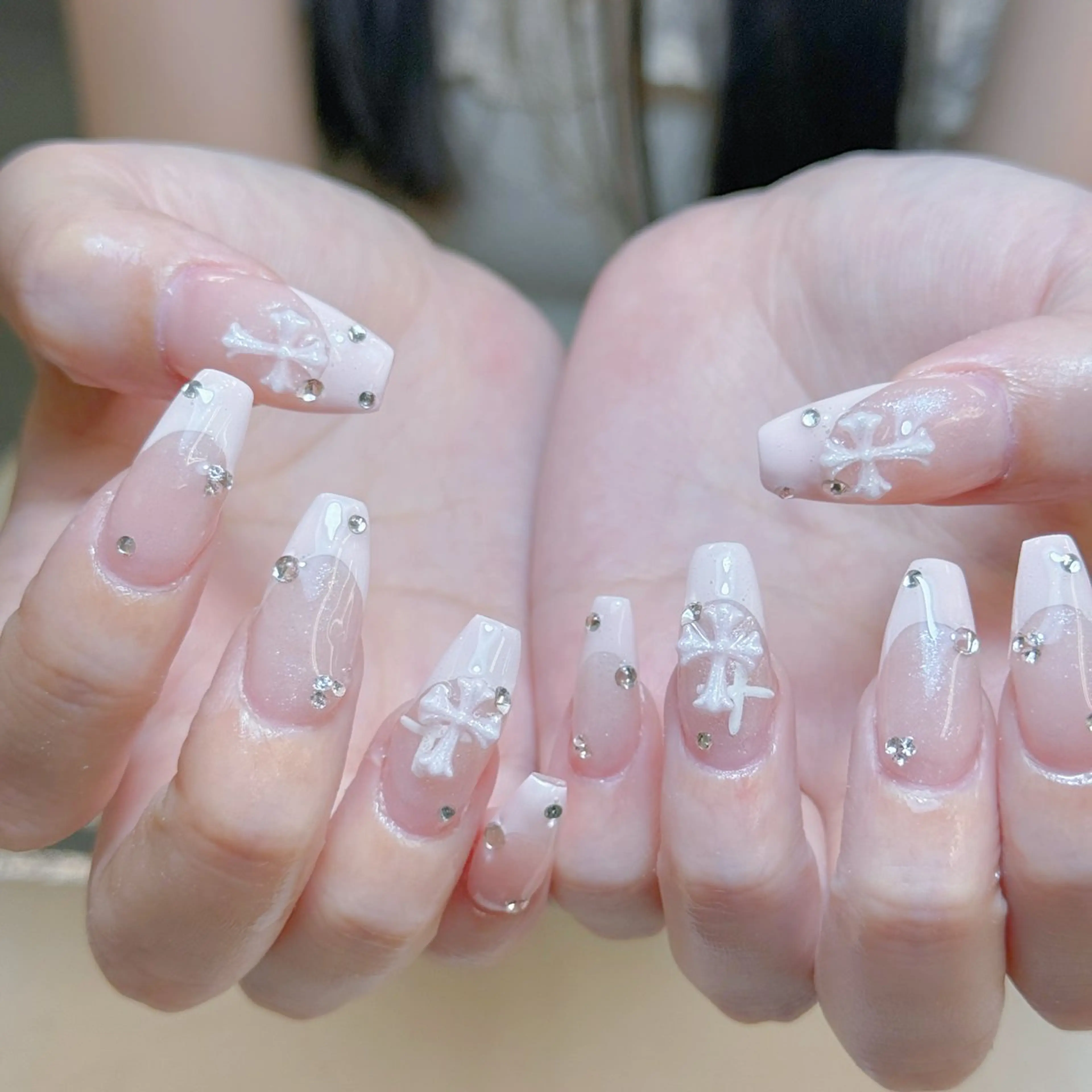 ネイル チークネイル 長さ出し フレンチネイル ジェルネイル ガラスフレンチ ハンドネイル anh nail anne🤍のネイルデザイン