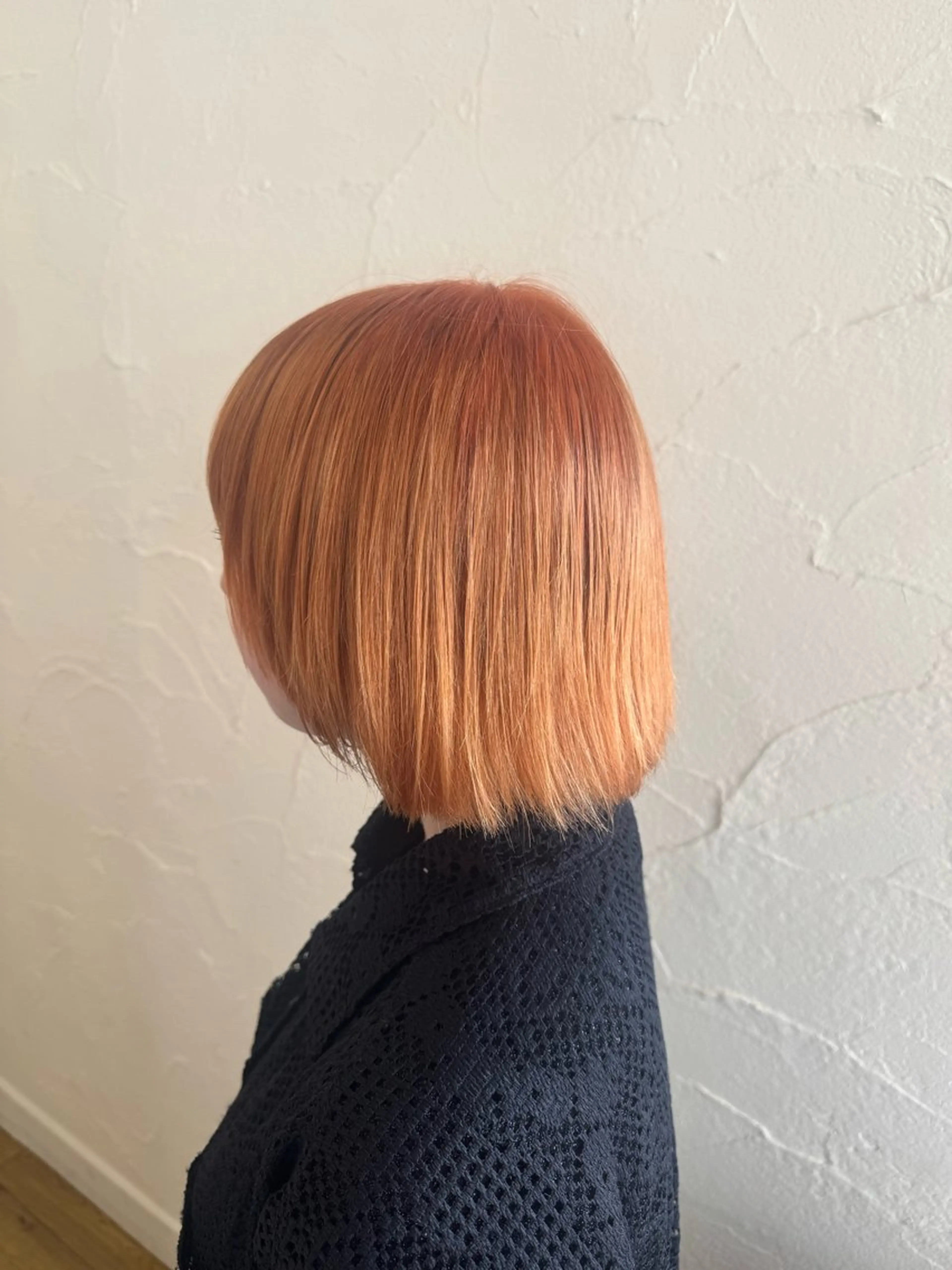 ミディアム カラー ブリーチ ダブルカラー オレンジ 浦野 妃菜のヘアスタイル