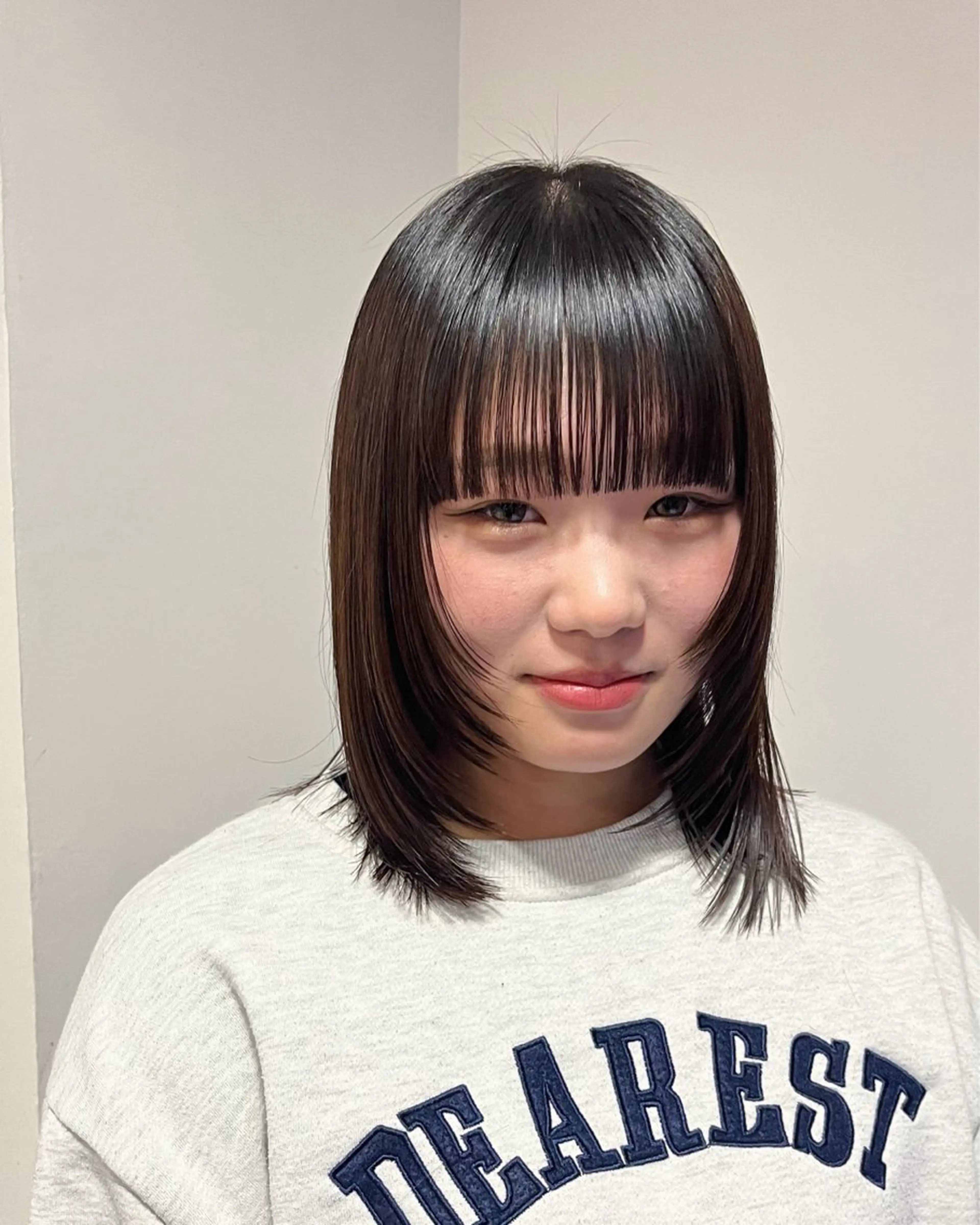 ミディアム レイヤーカット 小顔カット . fukikoのヘアスタイル