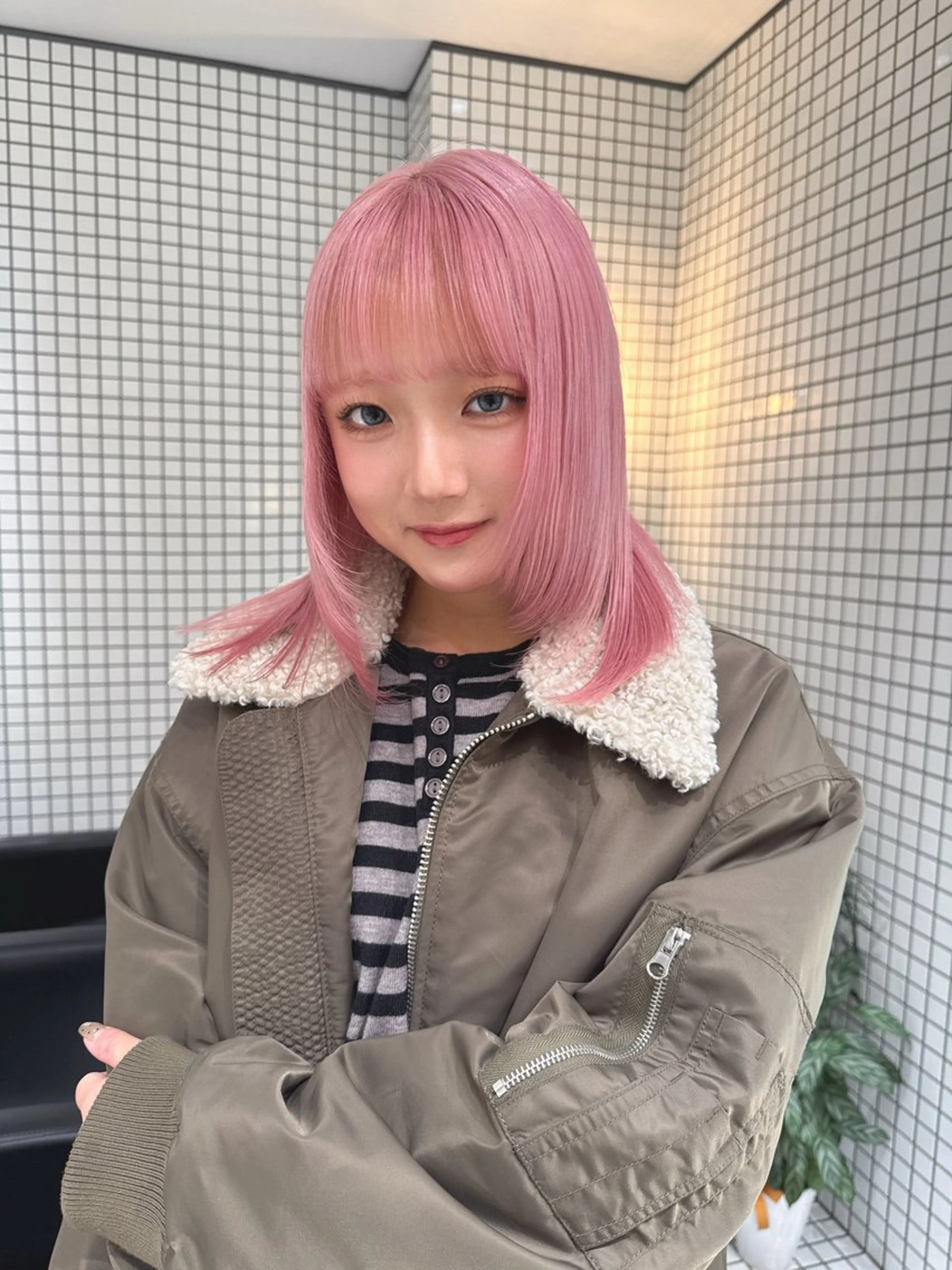 ミディアム カラー ヘアカラー ハイトーン/ ブリーチ/縮毛矯正のヘアスタイル