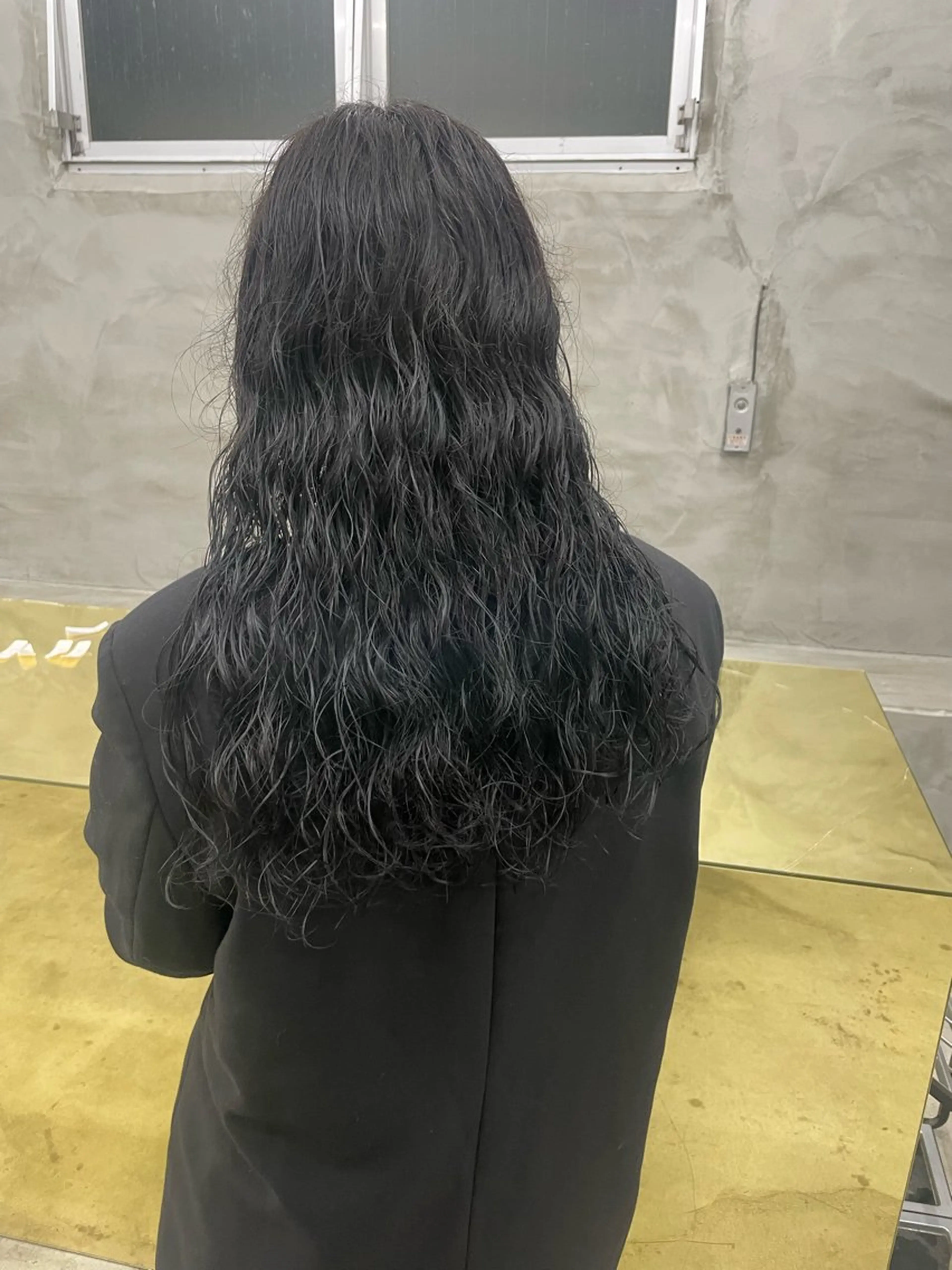 ロング パーマ ツイストスパイラルパーマ ハイライト ウルフカット ニュアンスパーマ スパイラルパーマ カット パーマ トリートメント スパイラルパーマ 🌐hina⭐️のヘアスタイル