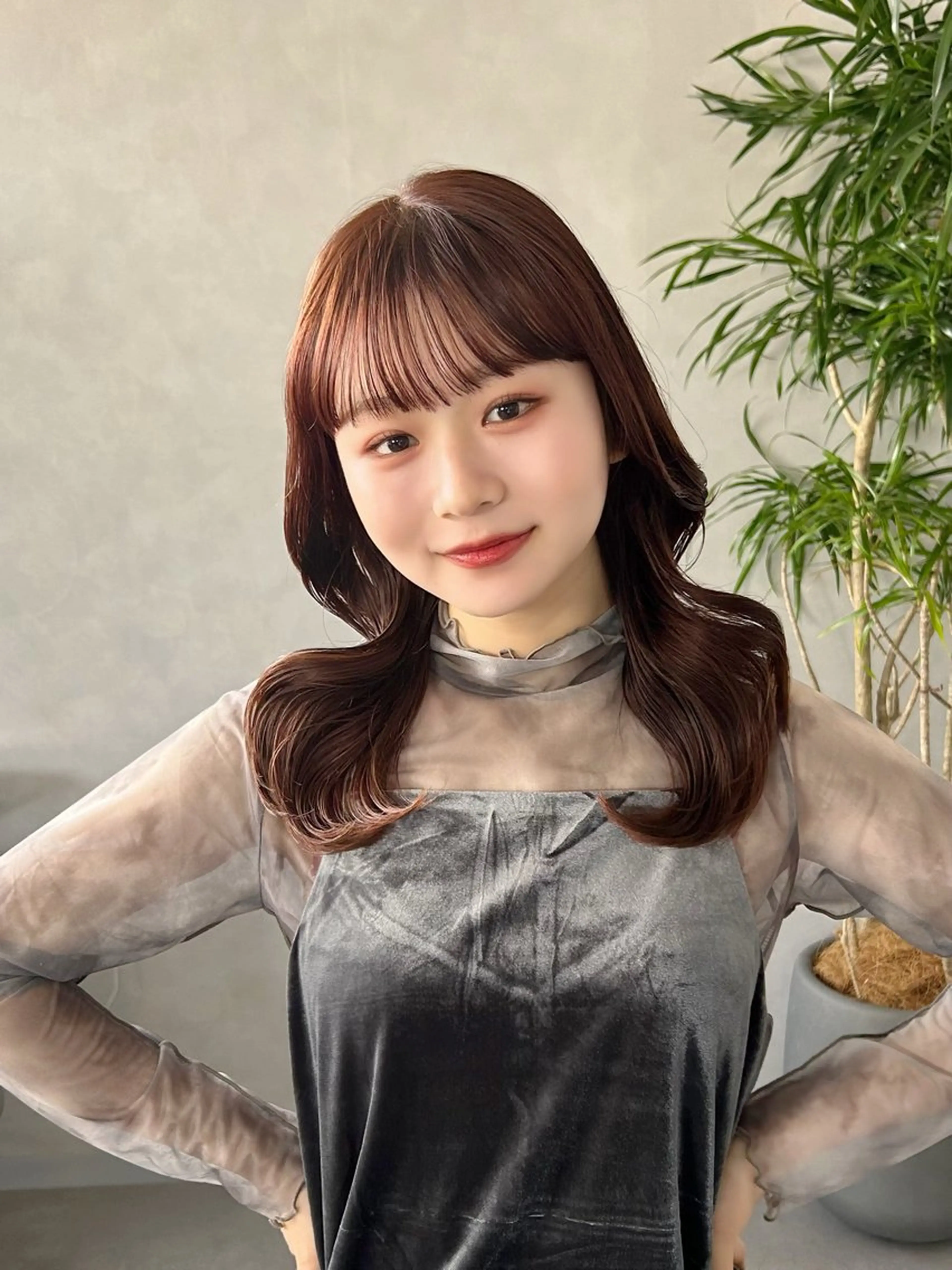 ミディアム ピンクブラウン くびれヘア レイヤーカット ❤️ショートカット ・顔周りカット❤️のヘアスタイル