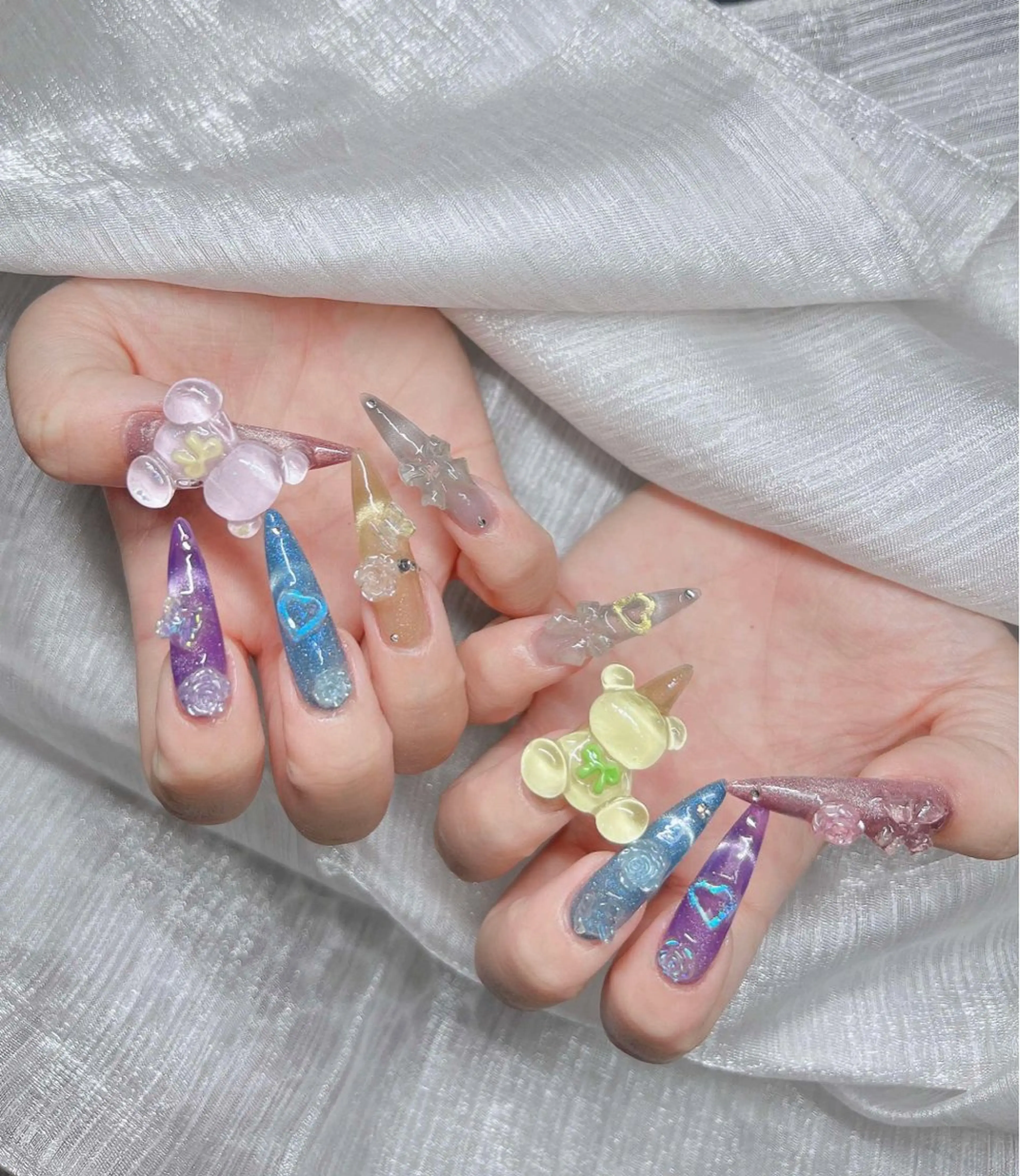 ネイル 長さ出し グラデーション 卒業式 キラキラネイル マグネットネイル Lee Nailsのネイルデザイン