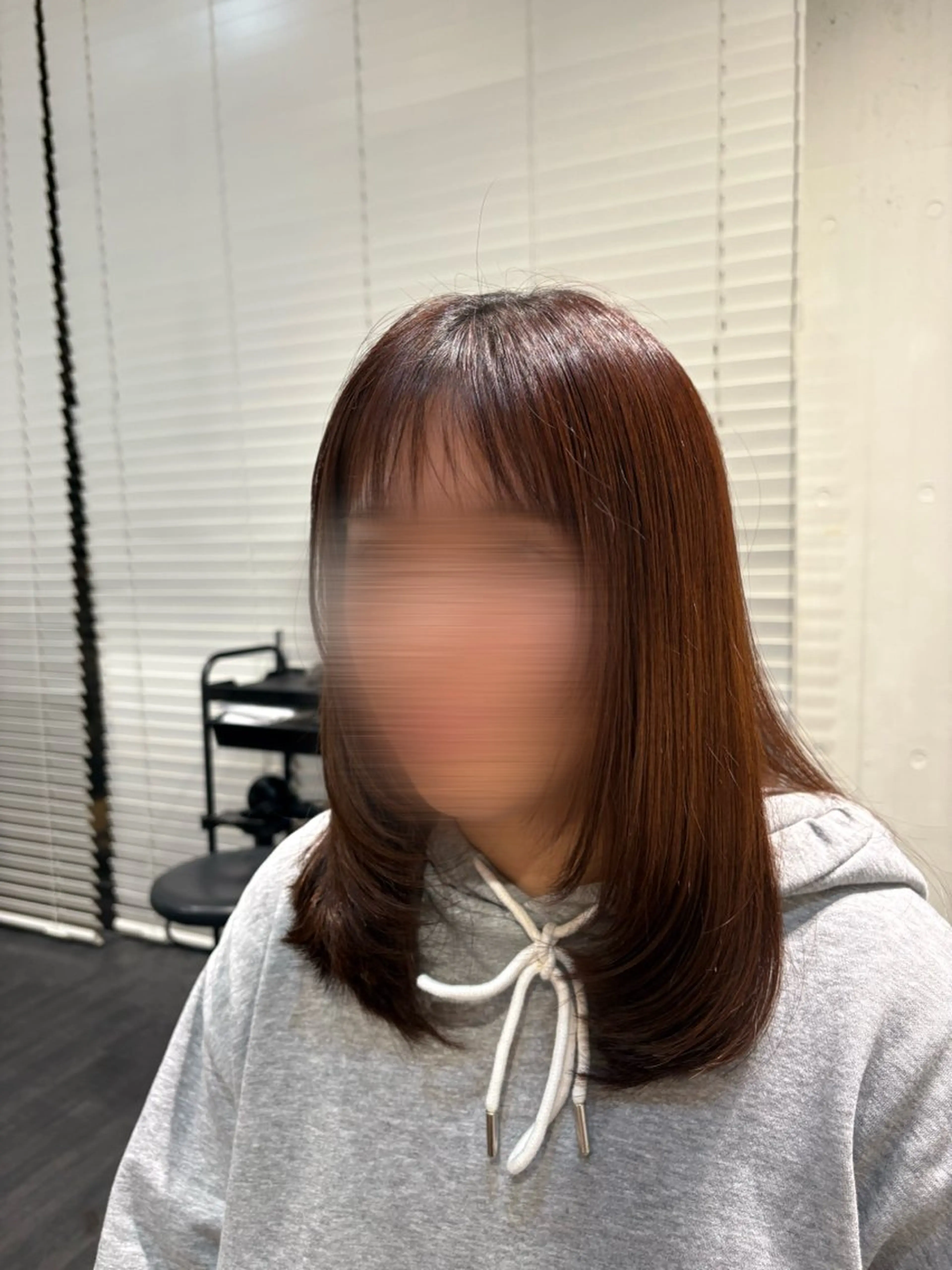 ミディアム 顔まわりレイヤー 顔周りカット レイヤーカット 細田 碧のヘアスタイル