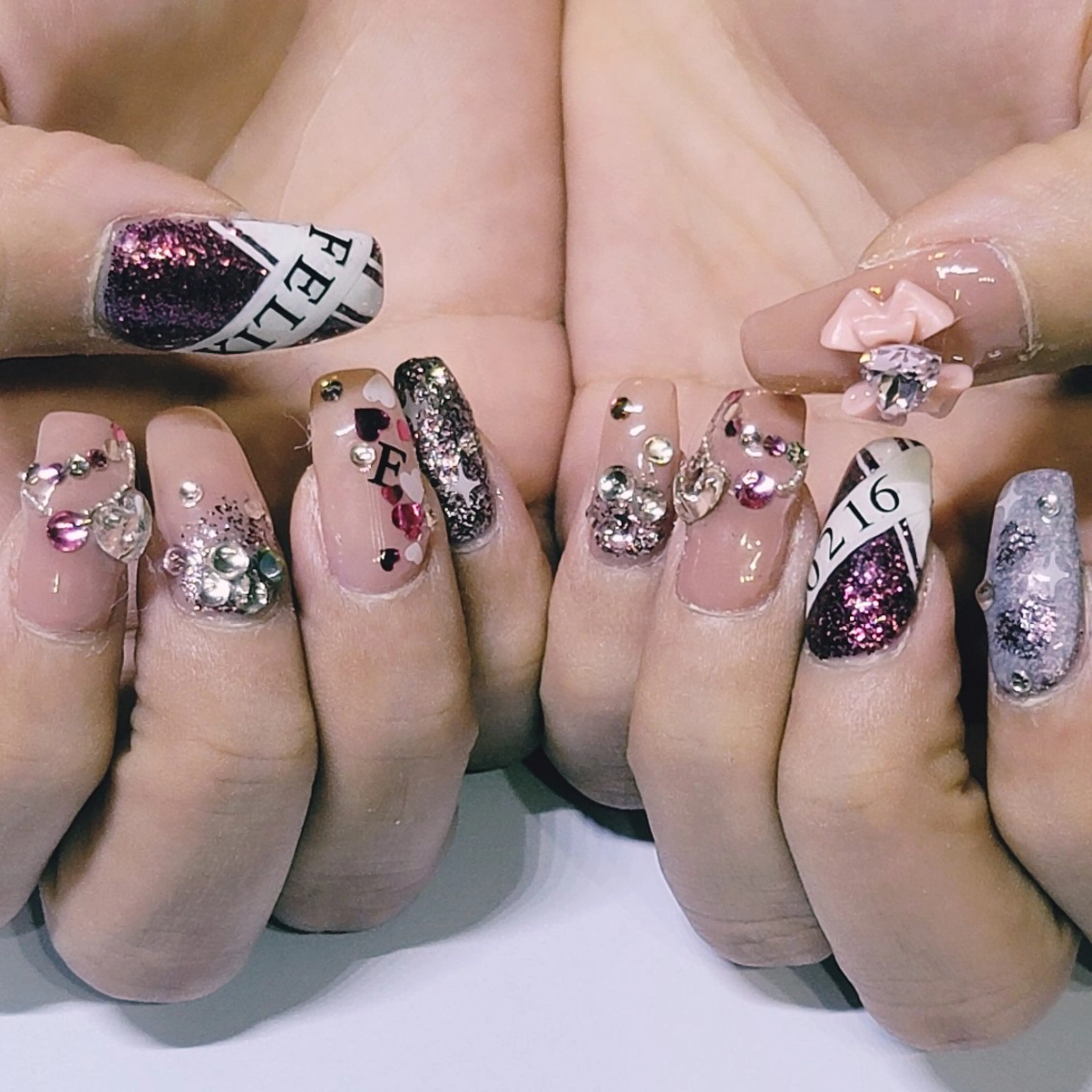 ネイル キラキラネイル ラメ(グリッター) ピンク ピンクベージュ ハンドネイル よしだ ひろきのネイルデザイン