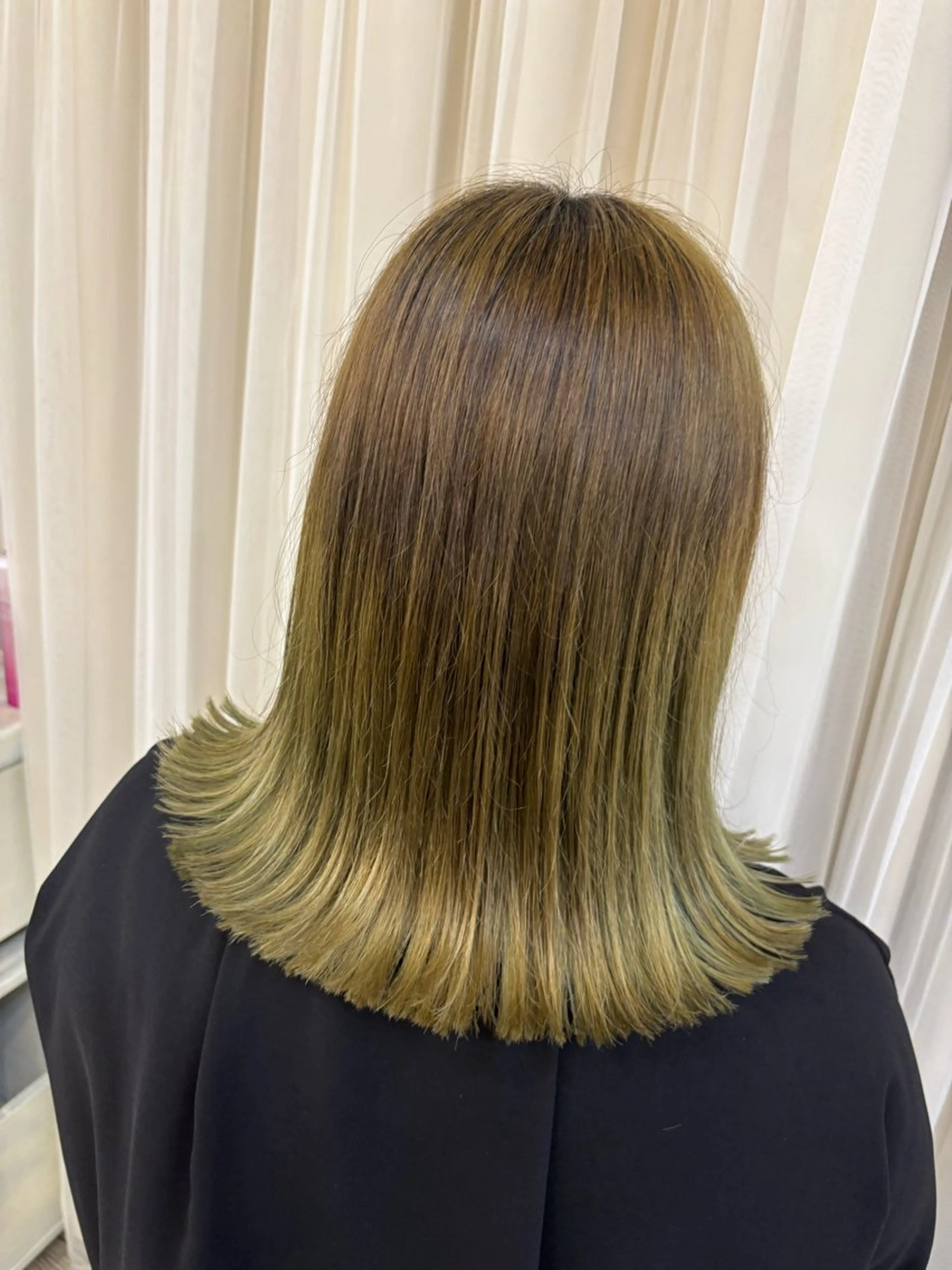 ミディアム 金城 麗華のヘアスタイル