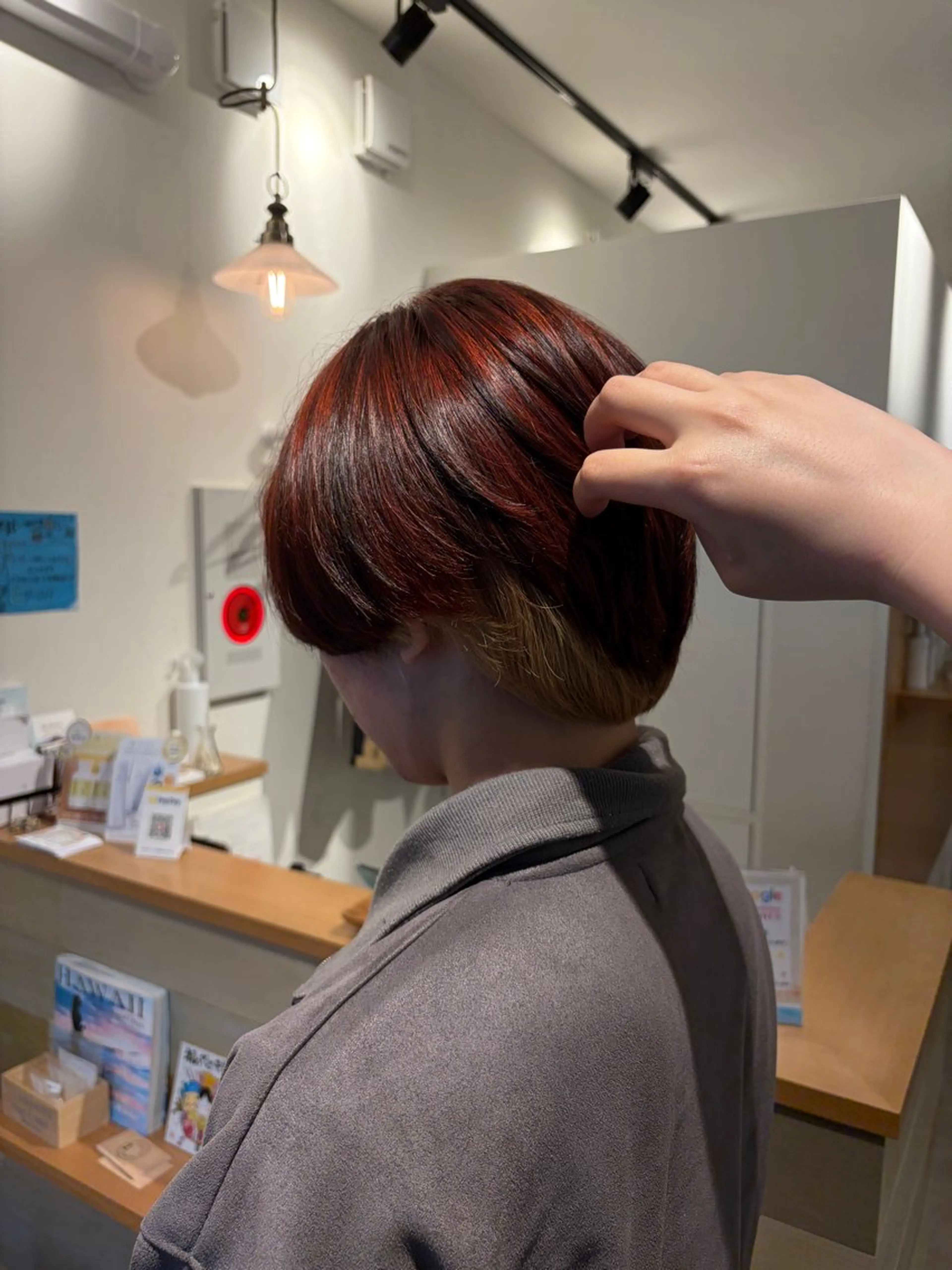 カラー メンズ カット ヘアカラー トリートメント 荒井 茉凜のヘアスタイル