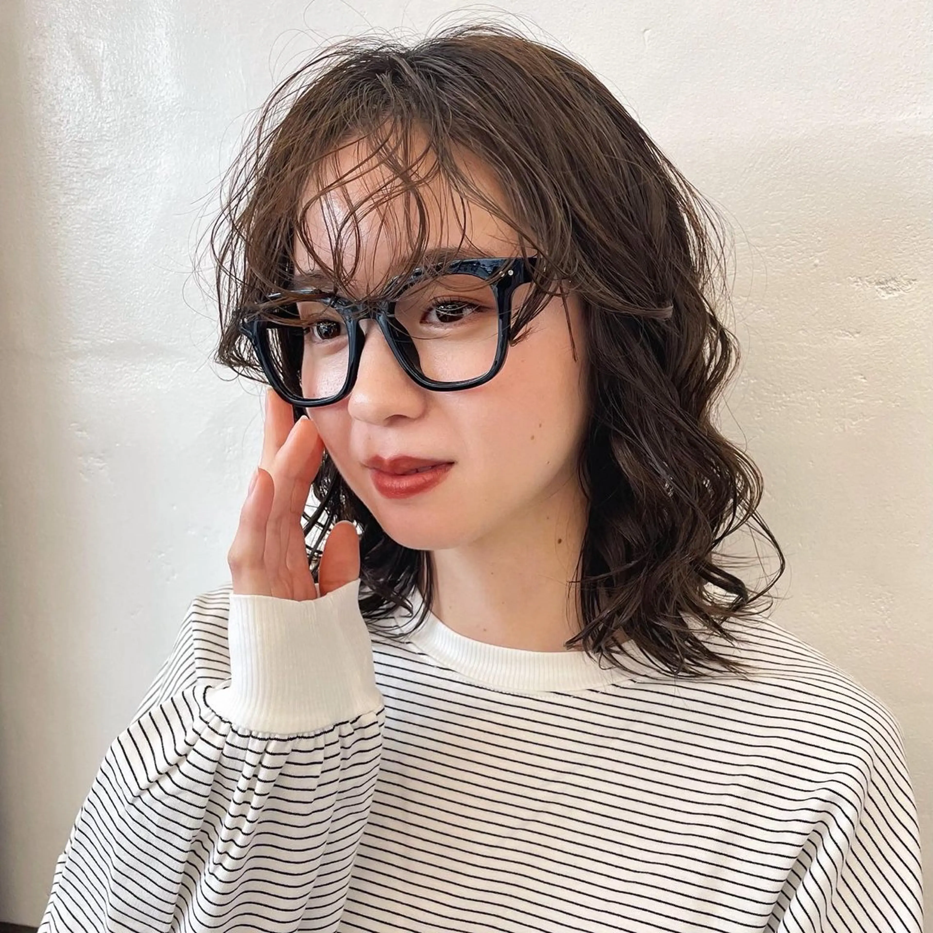 ミディアム パーマ ミディアムパーマ カット ヘアカラー レイヤー/ショート透 明感カラー/西田祐賀のヘアスタイル