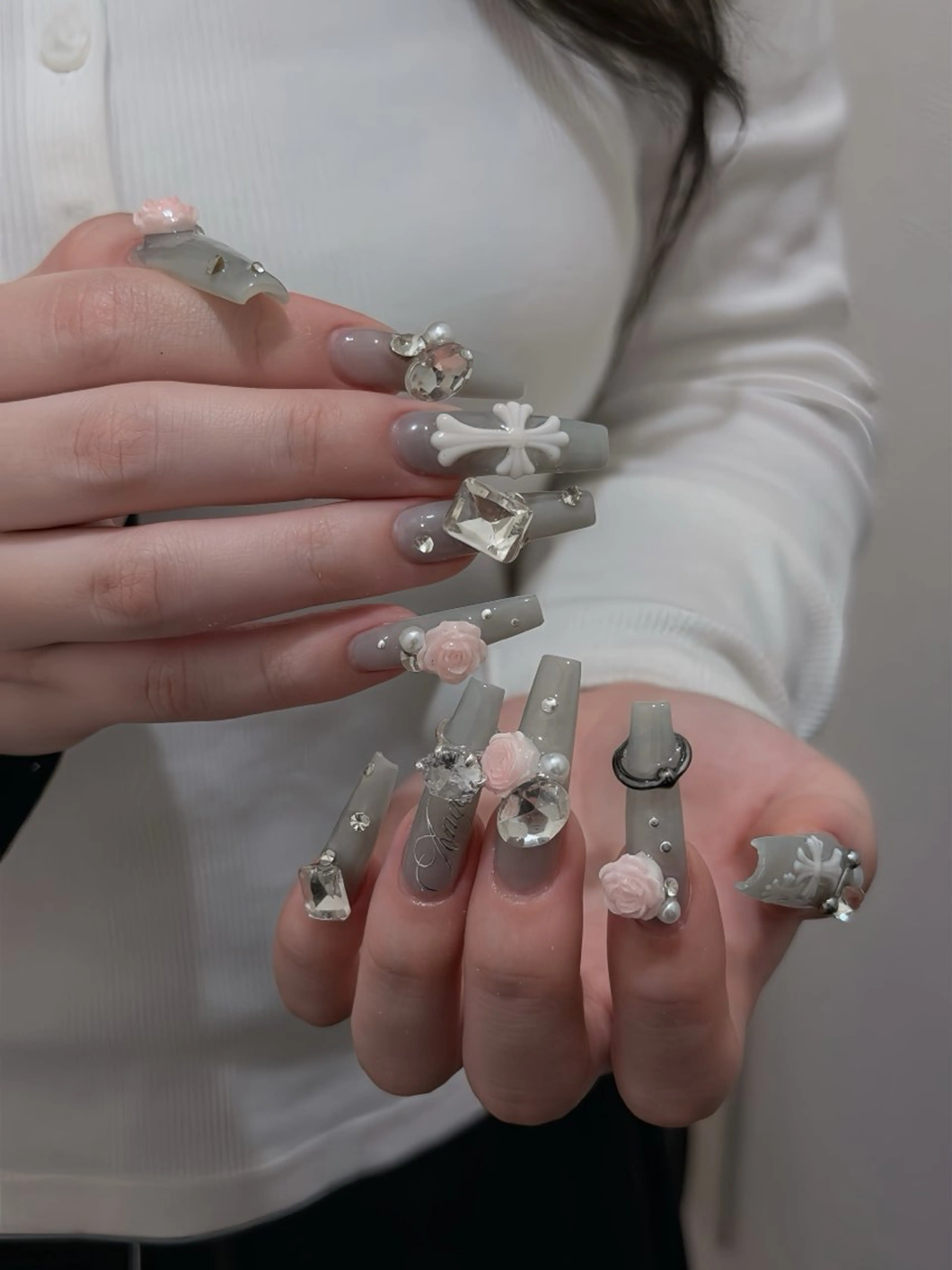 ネイル オーロラネイル ボルドー ブラウン 氷ネイル・うるうるネイル キラキラネイル ハンドネイル Julli ジュリのネイルデザイン