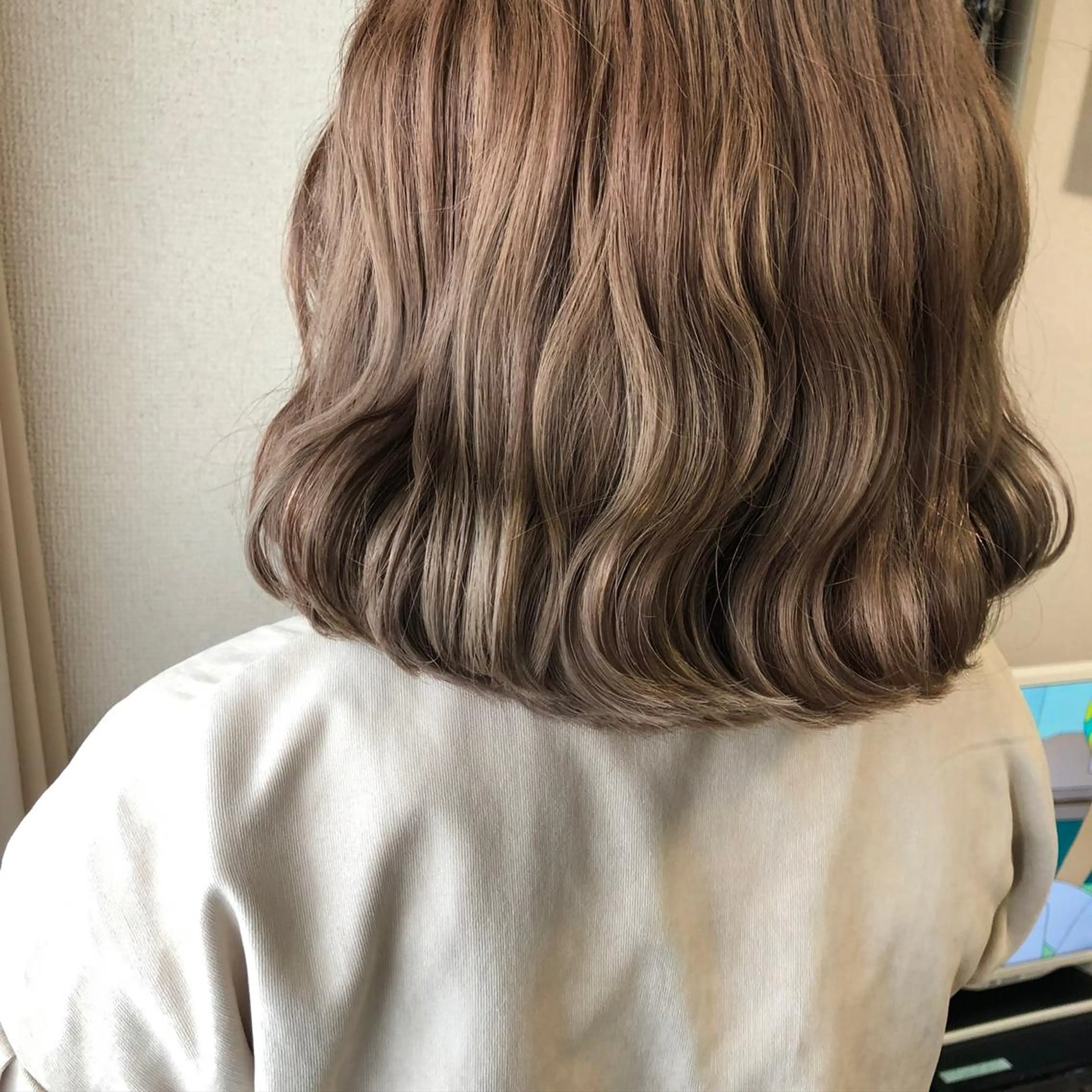 ミディアム ヘアカラー 透け感ベージュ /ミハルのヘアスタイル