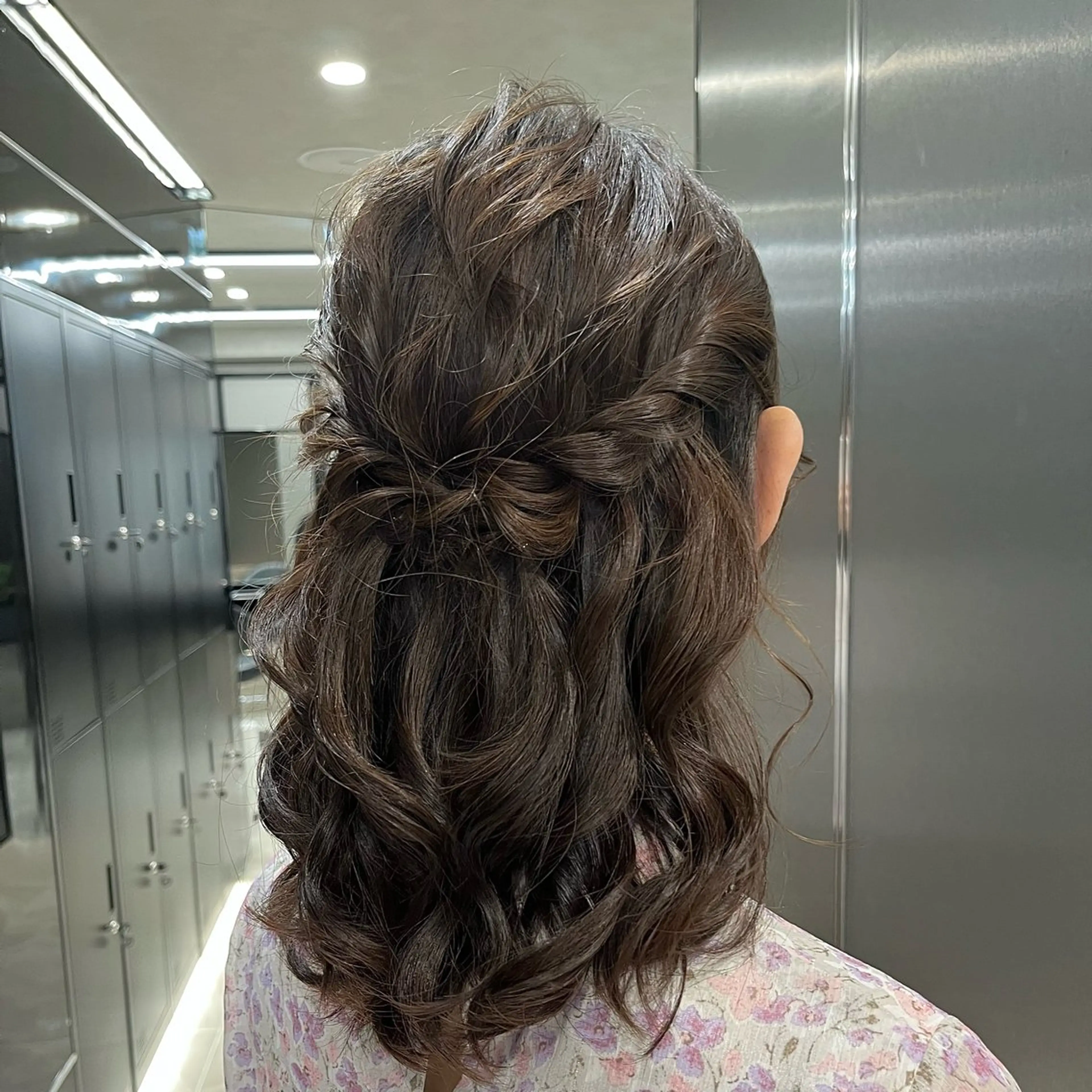 ミディアム ヘアアレンジ ウスイマイコ カット/ケアカラーのヘアスタイル