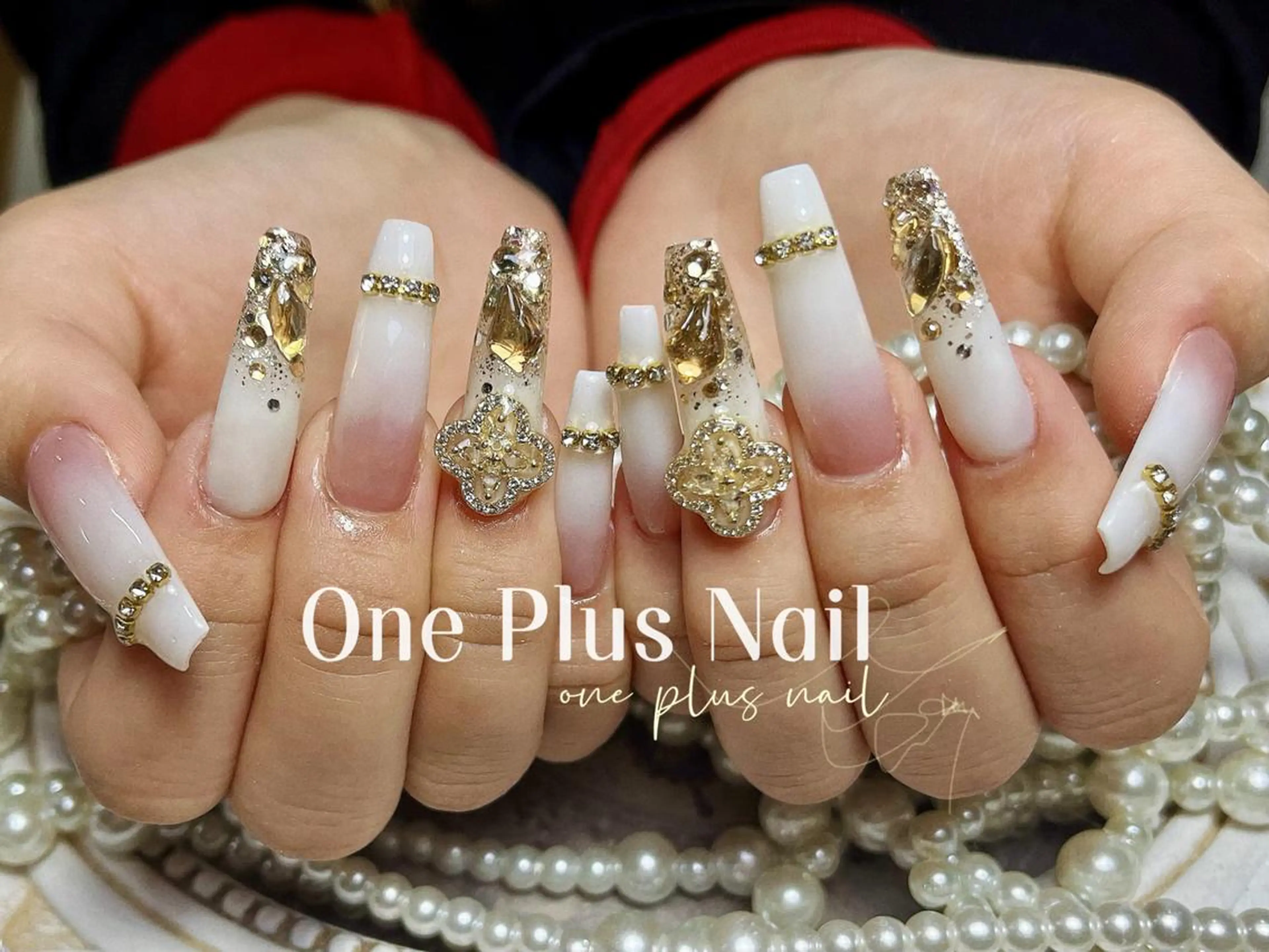 ネイル アートネイル オーロラネイル ガーリー キラキラネイル 韓国ネイル One Plus Nail Salonのネイルデザイン