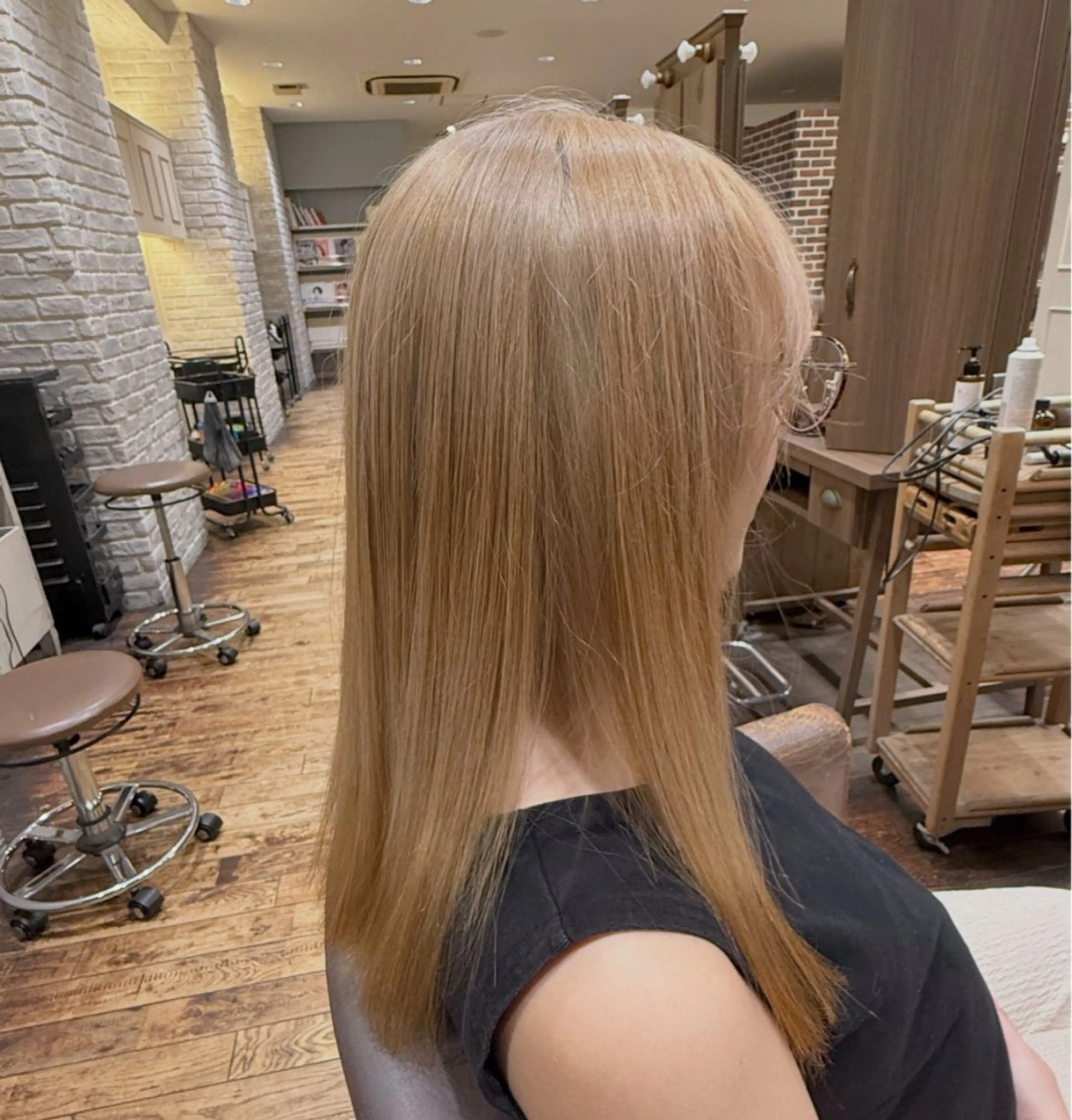 ロング 「韓国風カラー 」サナのヘアスタイル