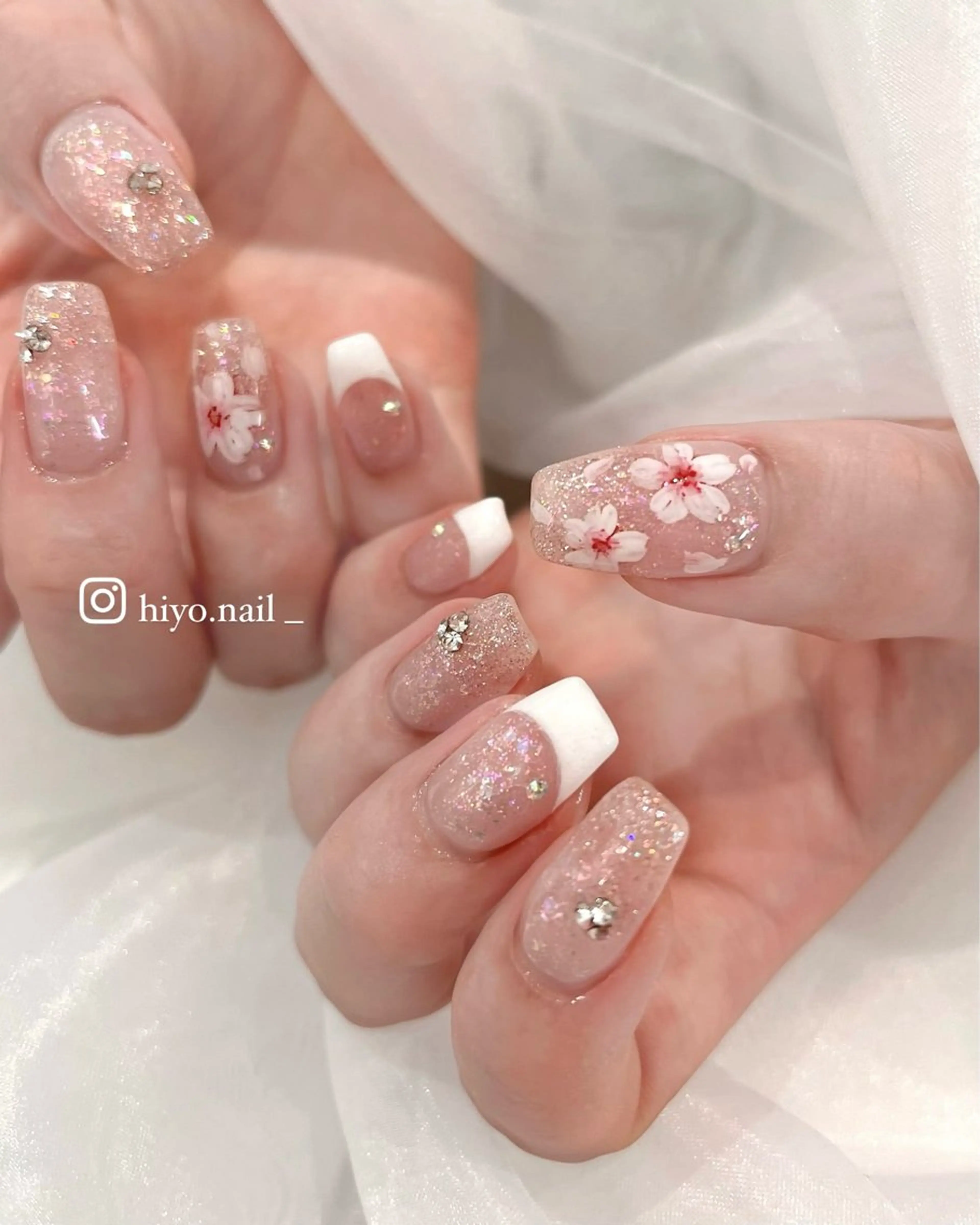 ネイル ハンドネイル hiyo🎀ﾌｪﾐﾆ ﾝ/ｴﾚｶﾞﾝﾄ🤍のネイルデザイン