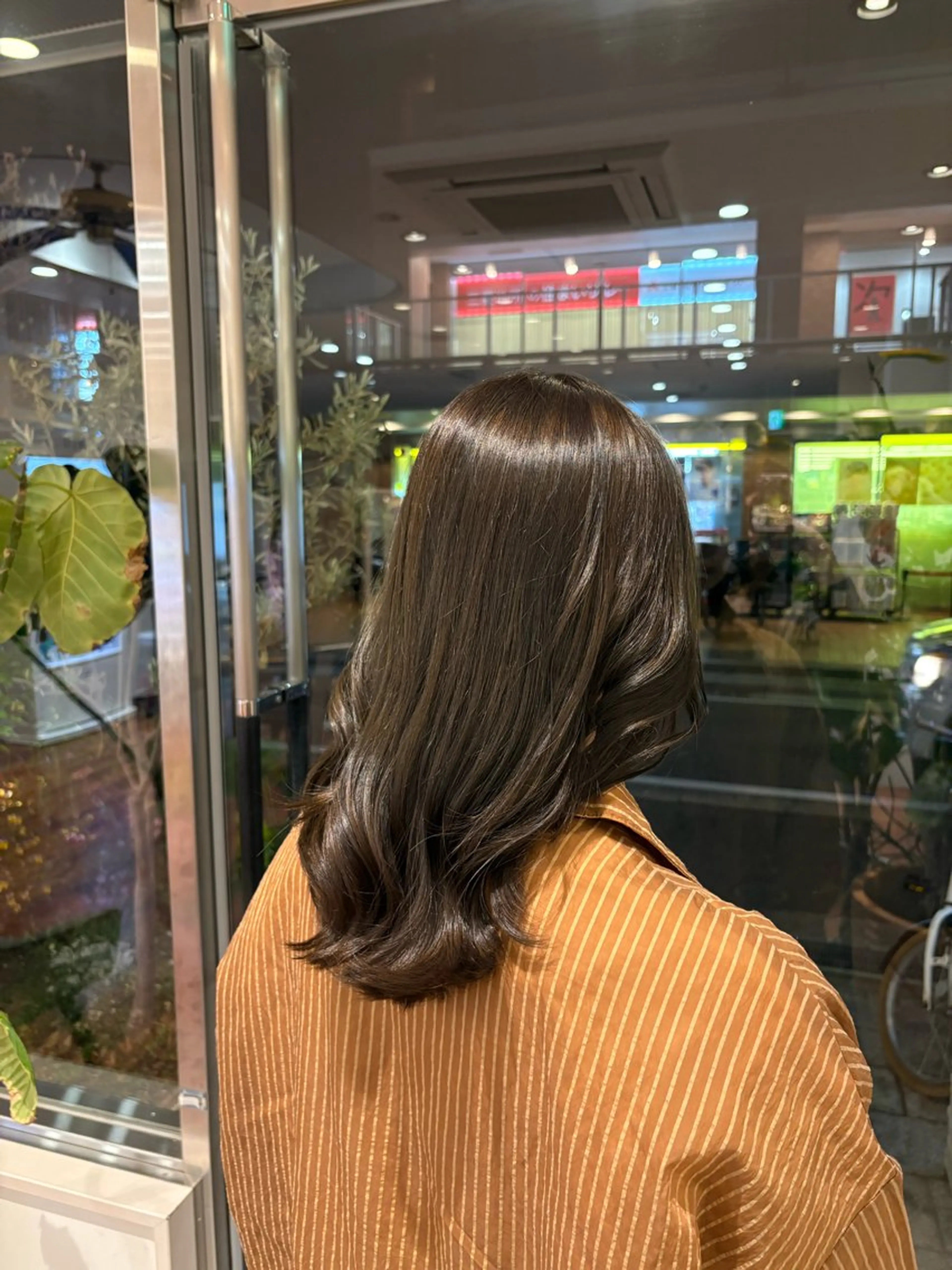 セミロング カット ヘアカラー 神田 音羽のヘアスタイル