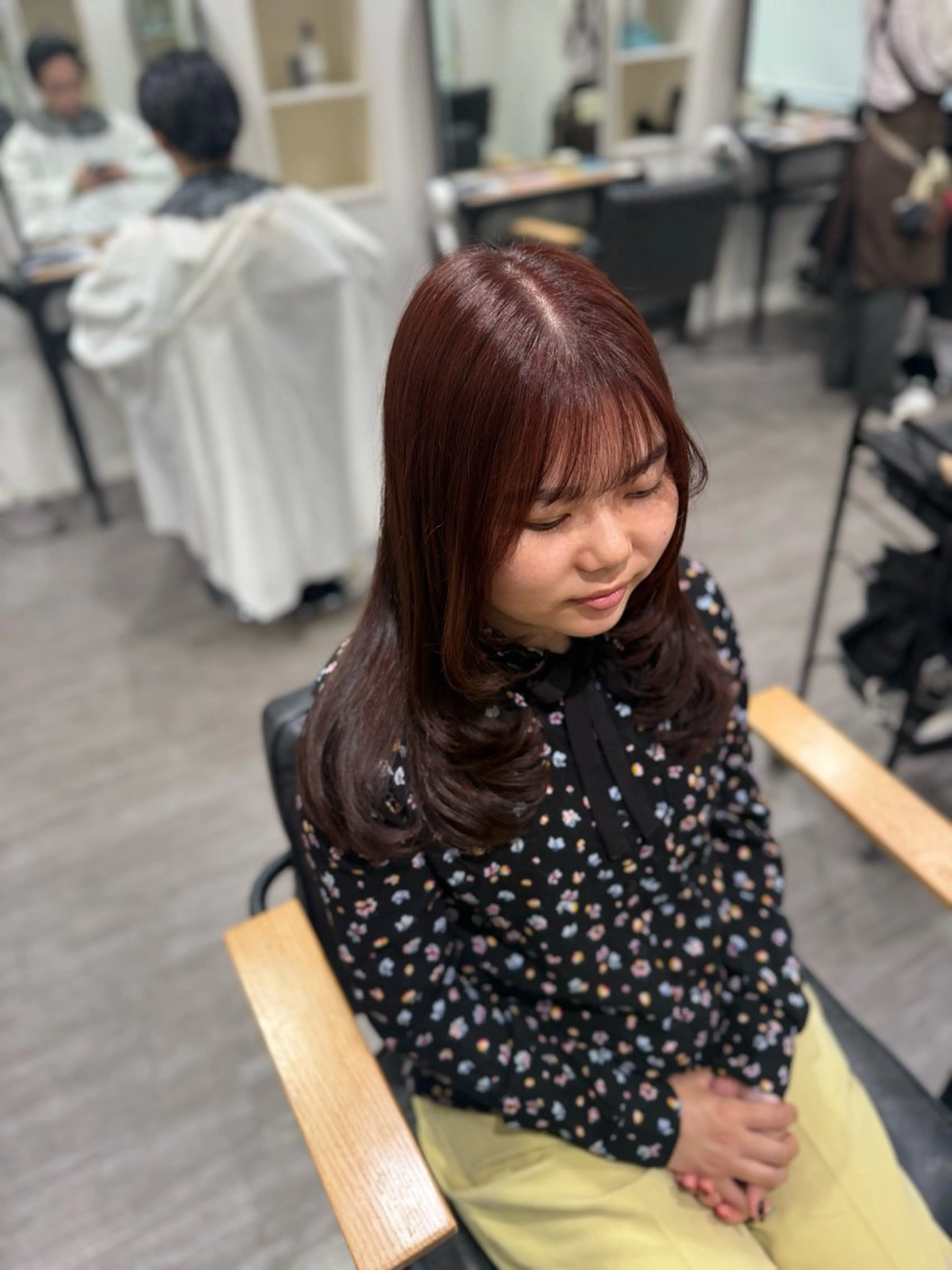 ミディアム カラー ピンクカラー レッドカラー カット ヘアカラー トリートメント 艶髪レイヤー上田 紗也🇰🇷💗のヘアスタイル