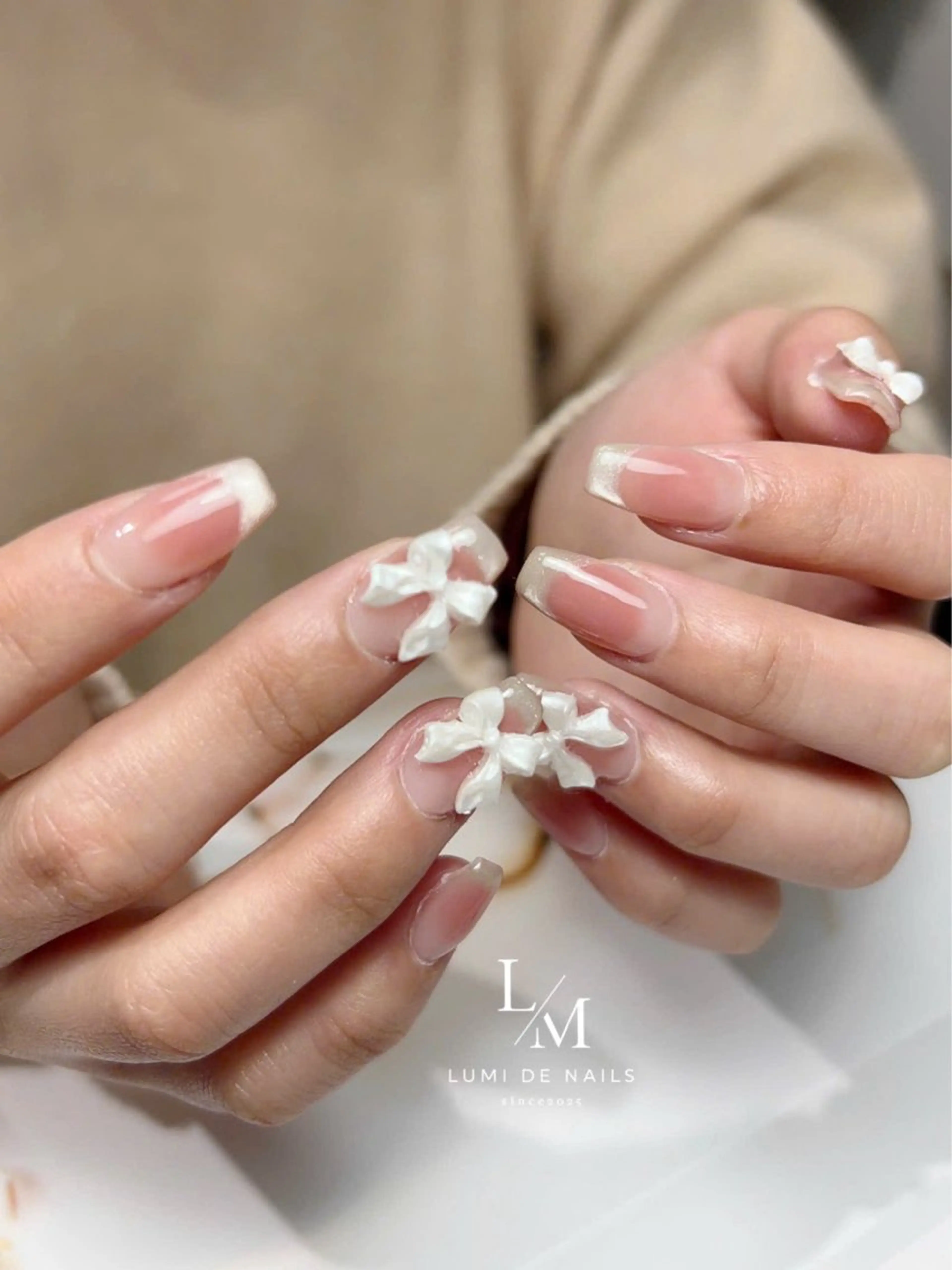 ネイル グラデーション ラメ(グリッター) マグネットネイル ミラーネイル ニュアンスネイル ハンドネイル Lumi de nailsのネイルデザイン