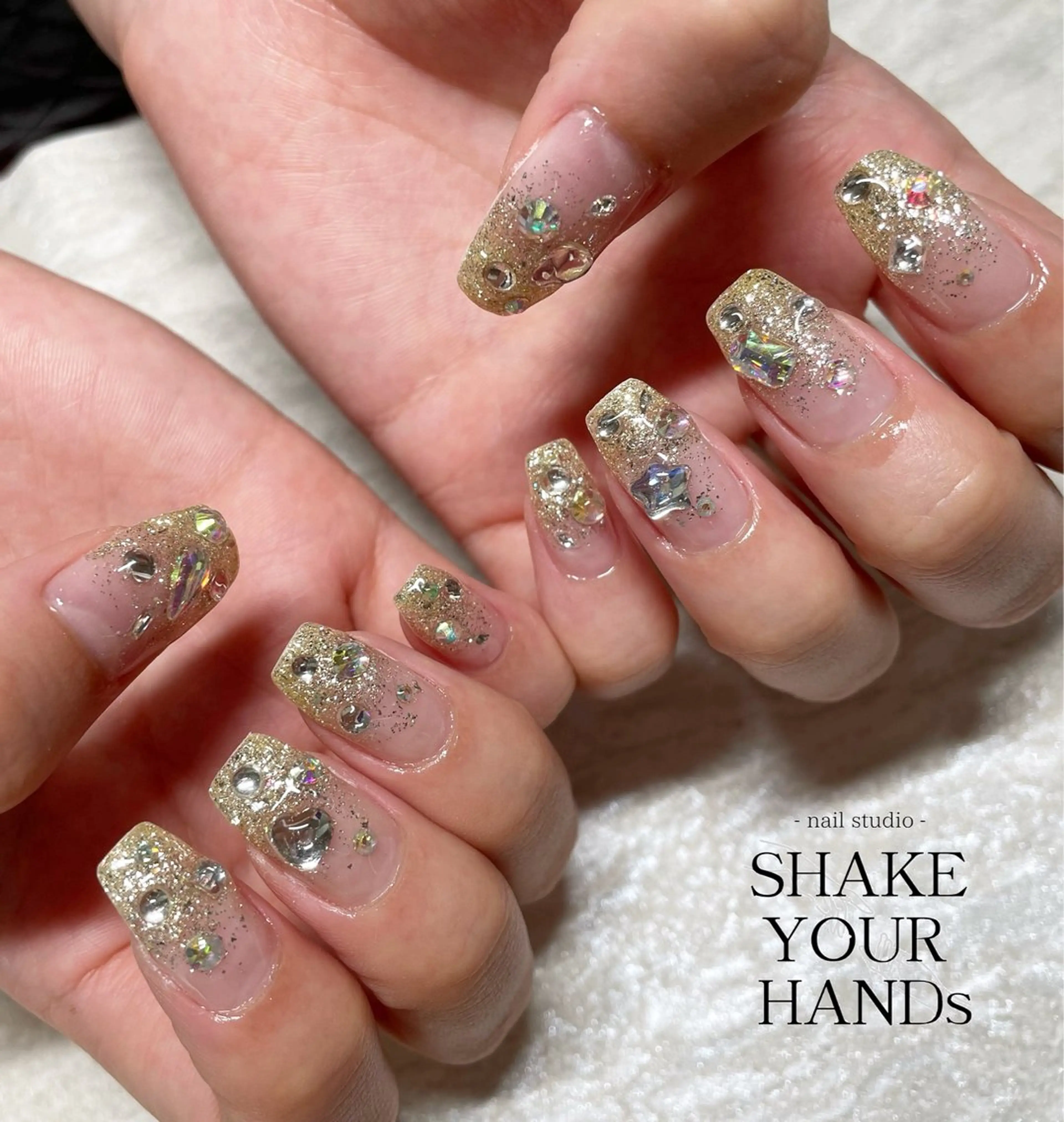 ネイル キラキラネイル ネイルスタジオ シェイクユアハンズのネイルデザイン