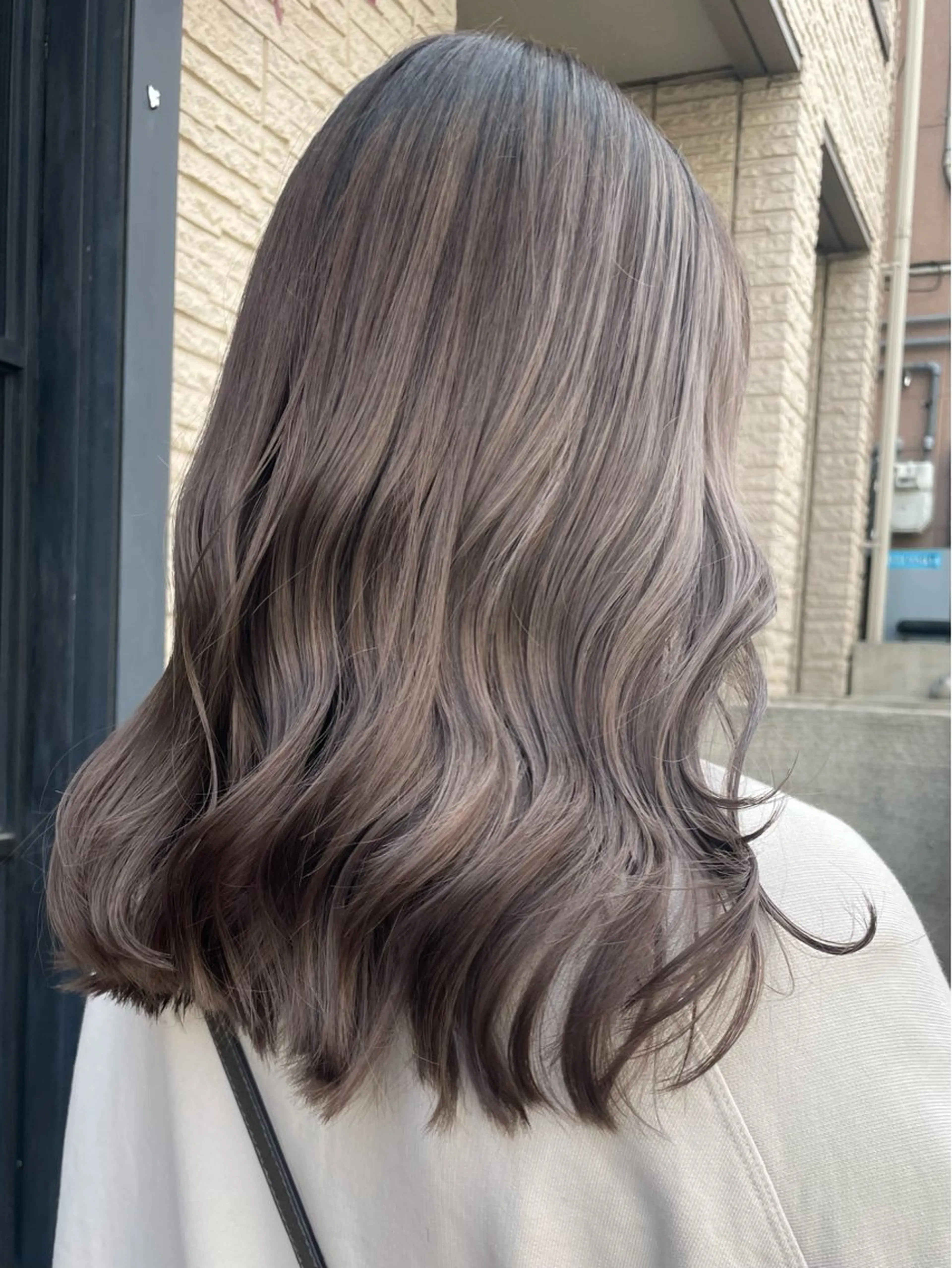 セミロング カラー 【aini天王寺】 𝐚𝐢𝐫𝐢✂︎のヘアスタイル