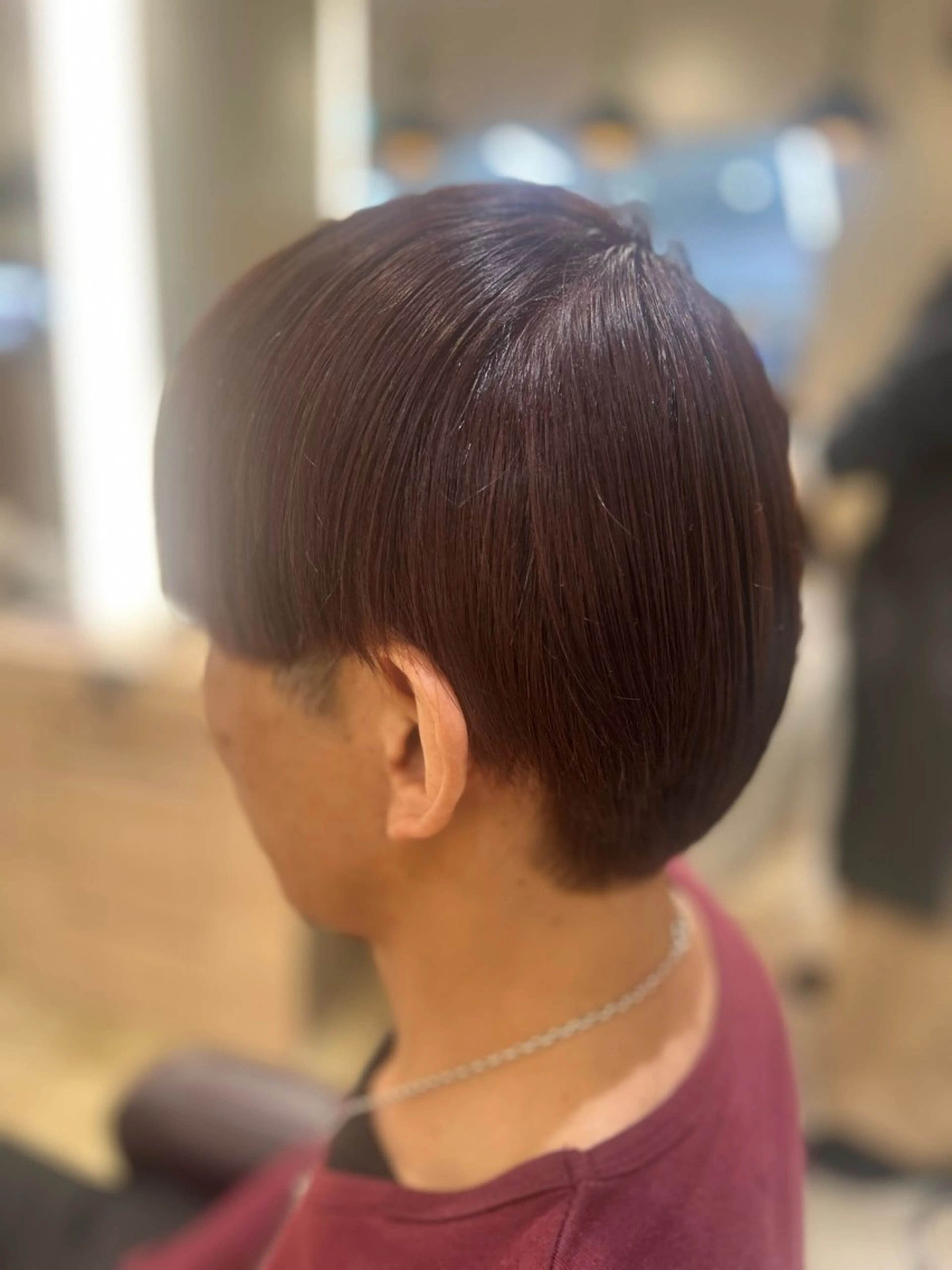 カラー メンズ ツーブロック ピンクカラー バイオレットカラー 毛流れ 癖毛カット/ 英山明未のヘアスタイル